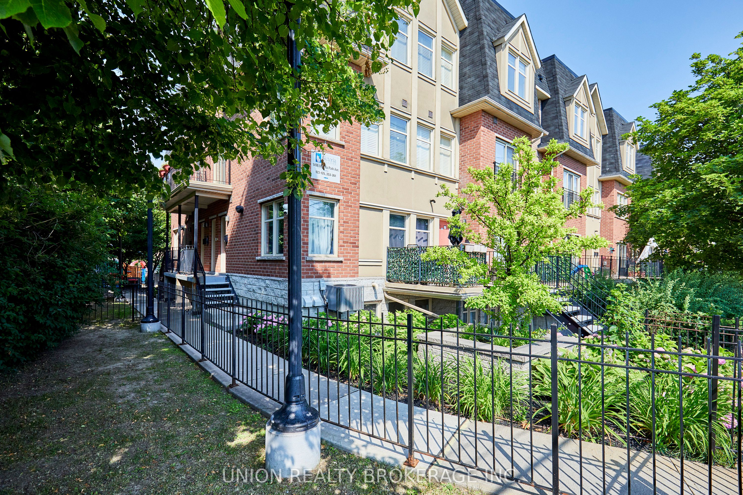 1496 Victoria Park Avenue 256, Toronto, ON M4A 2M6