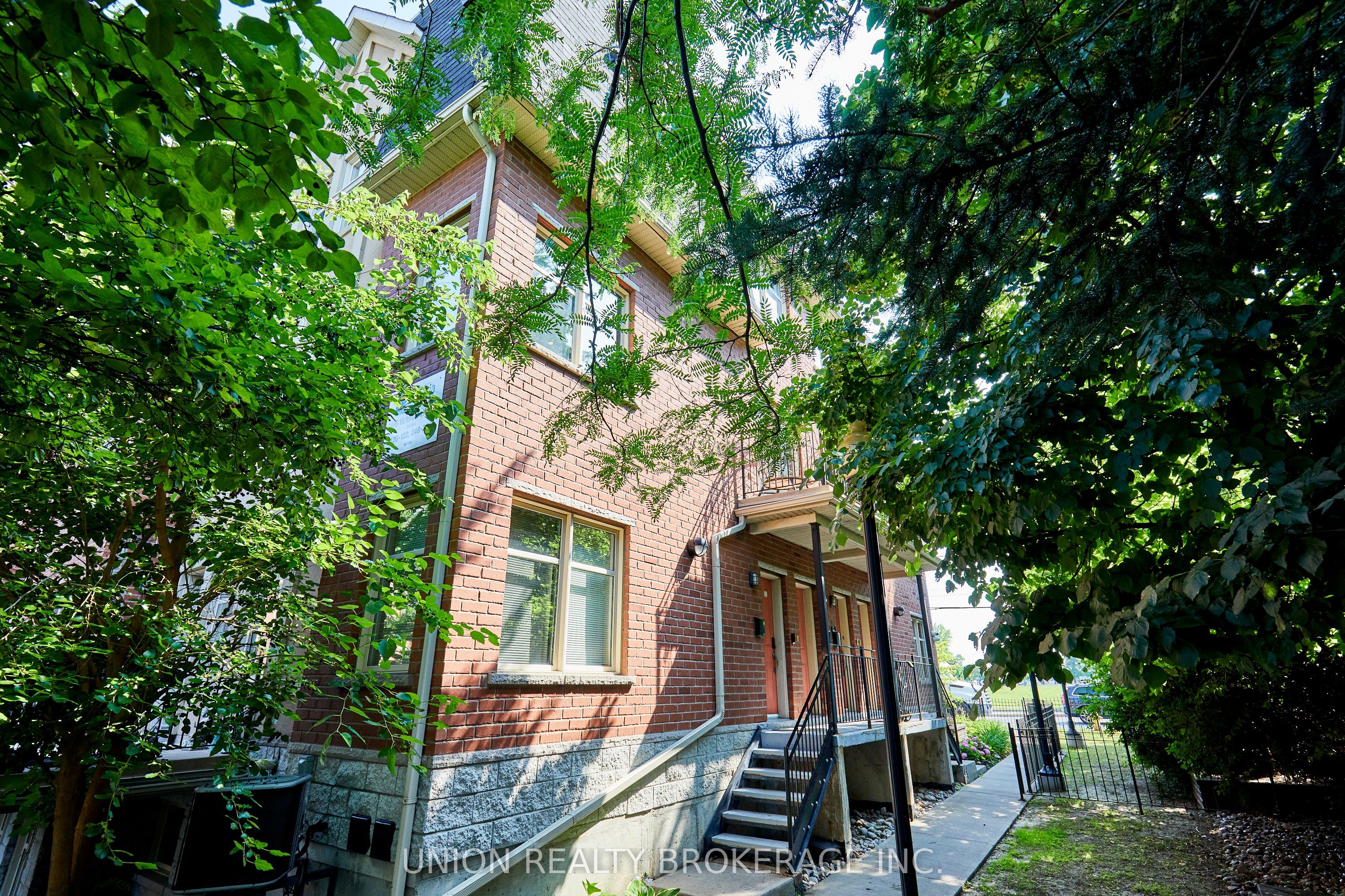 1496 Victoria Park Avenue 256, Toronto, ON M4A 2M6 photo 2