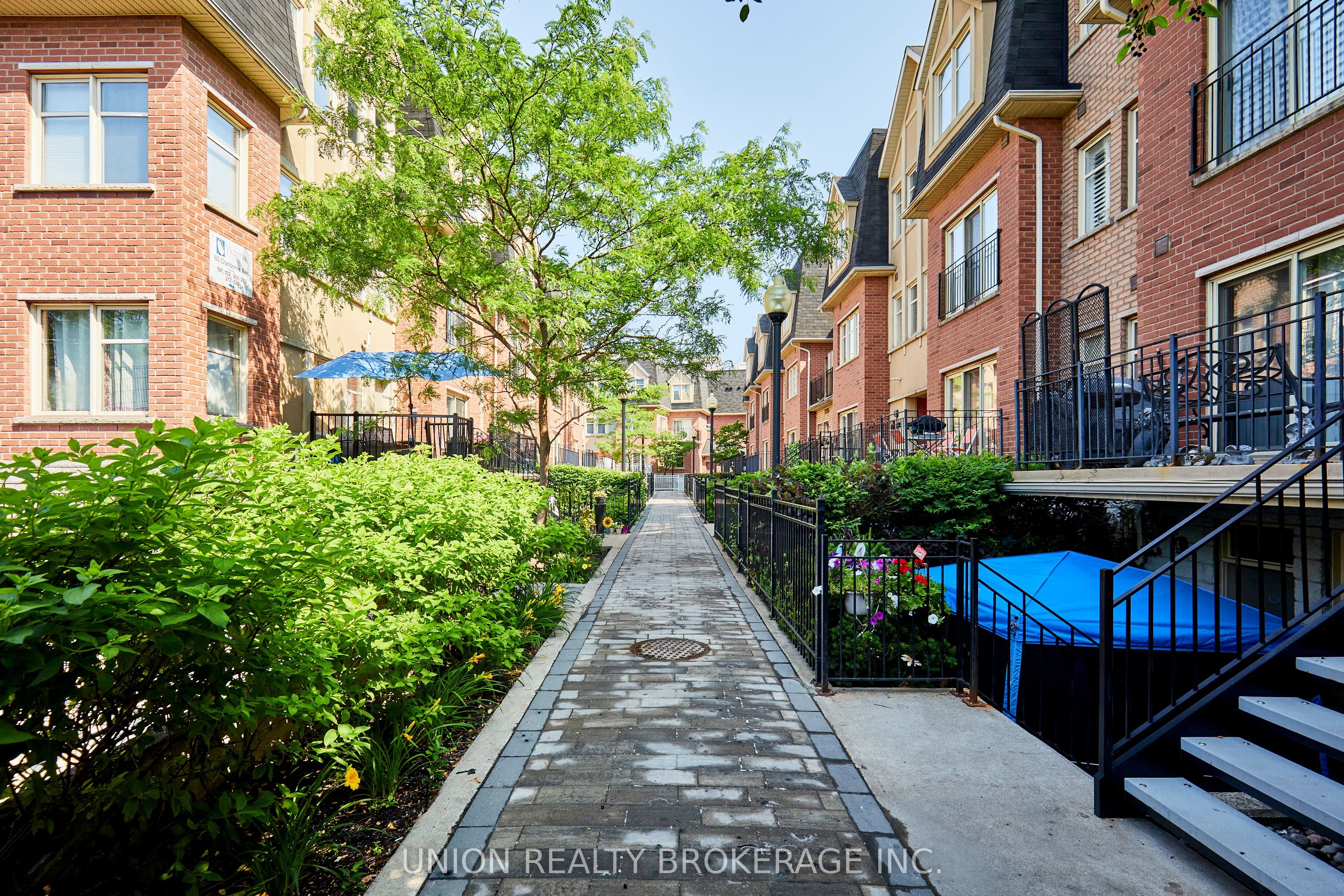1496 Victoria Park Avenue 256, Toronto, ON M4A 2M6 photo 3