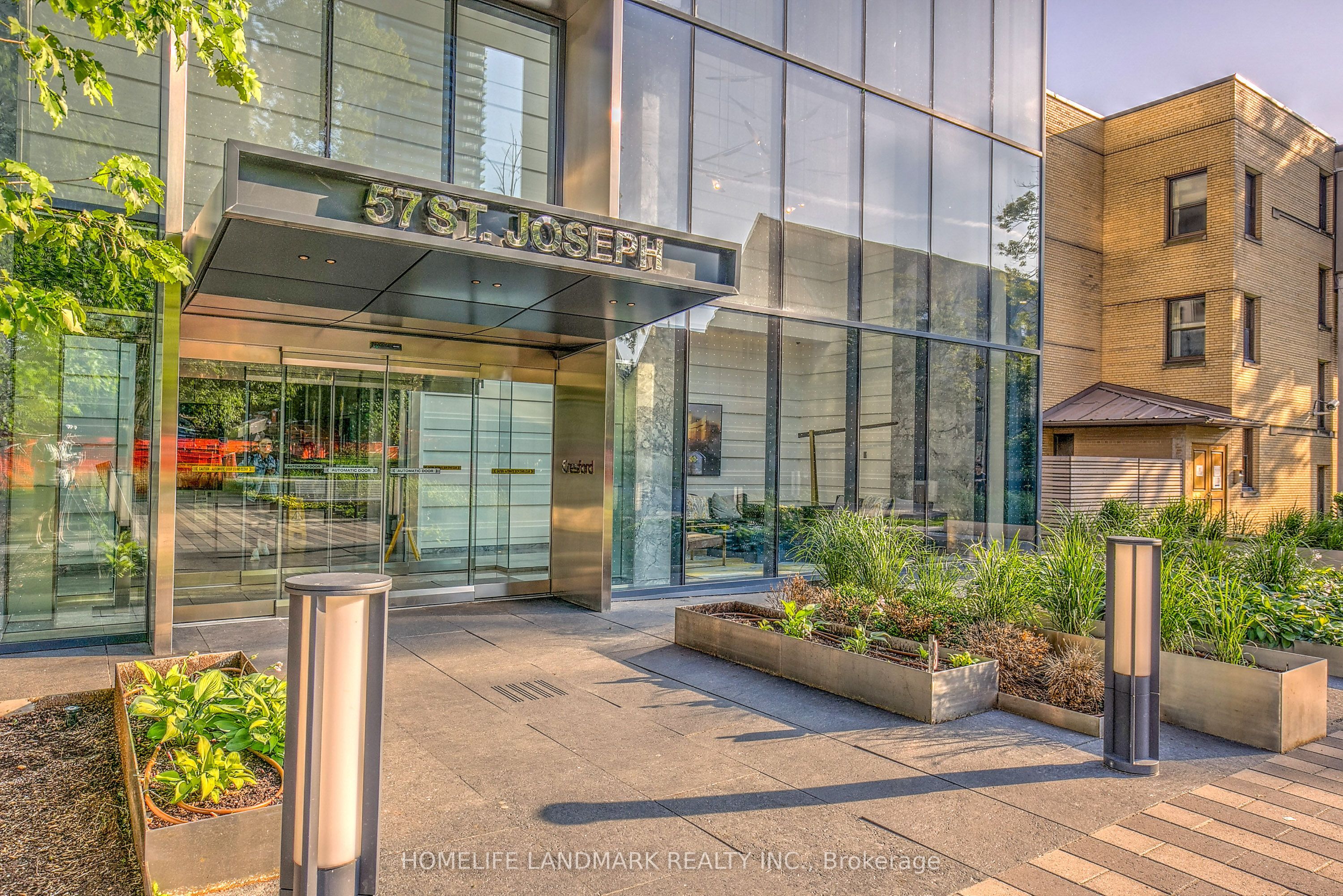 57 St Joseph Street 508, Toronto, ON M5S 0C5 photo 2