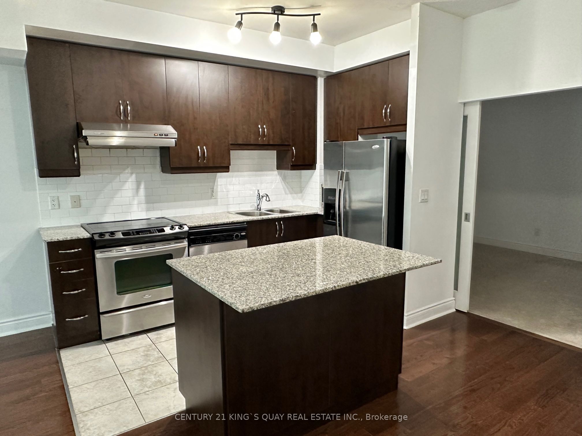 31 Olive Avenue 210, Toronto, ON M2N 4N4 photo 3