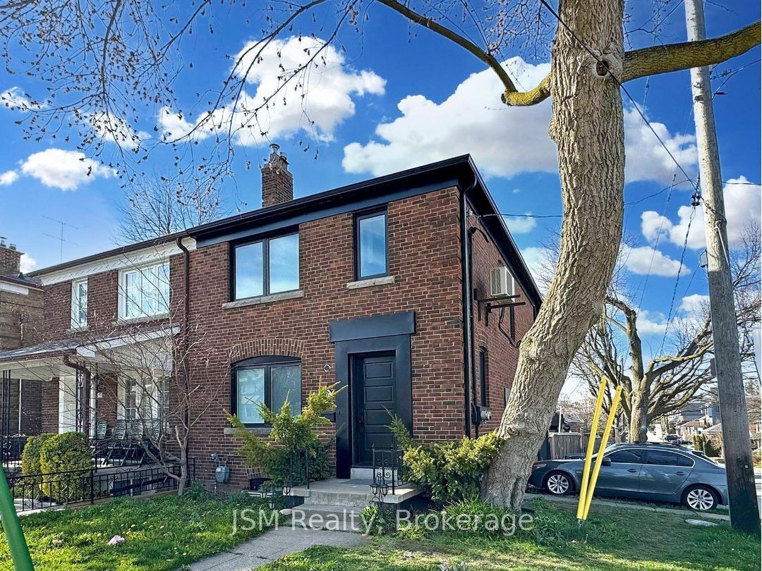 26 Rogers Road S Lower, Toronto, ON M6E 1N7 photo 2