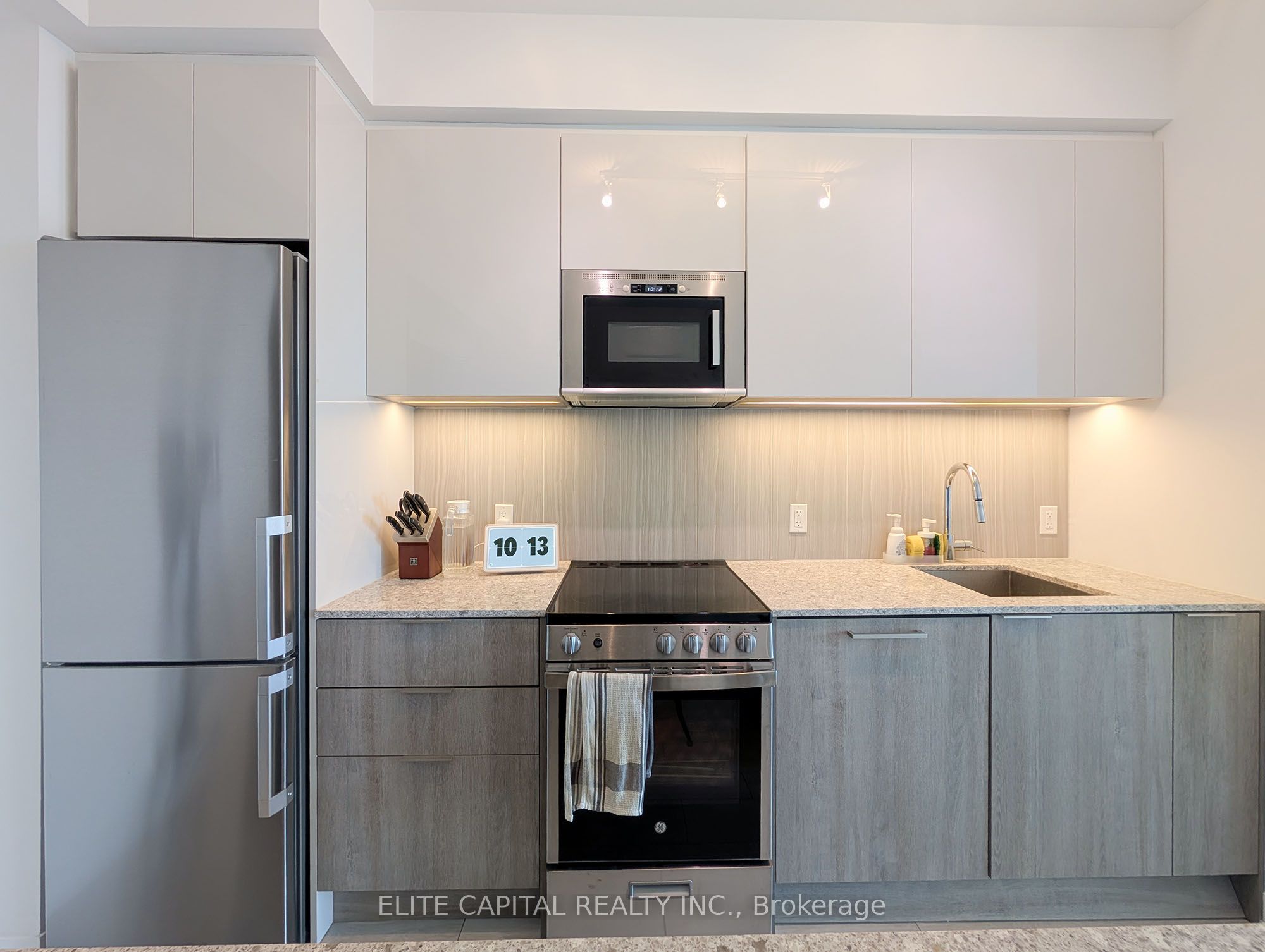 31 Tippett Road 1010, Toronto, ON M3H 0C8 photo 2