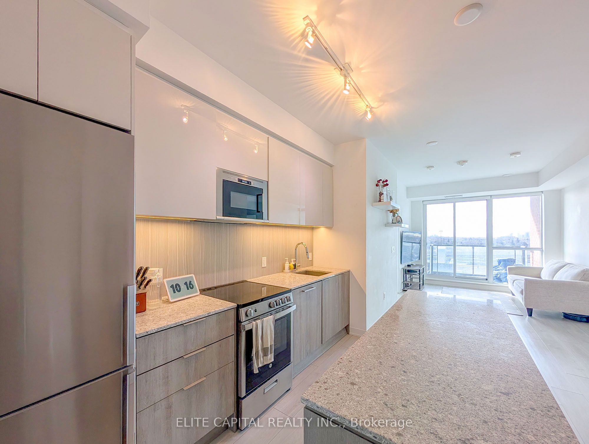 31 Tippett Road 1010, Toronto, ON M3H 0C8 photo 3