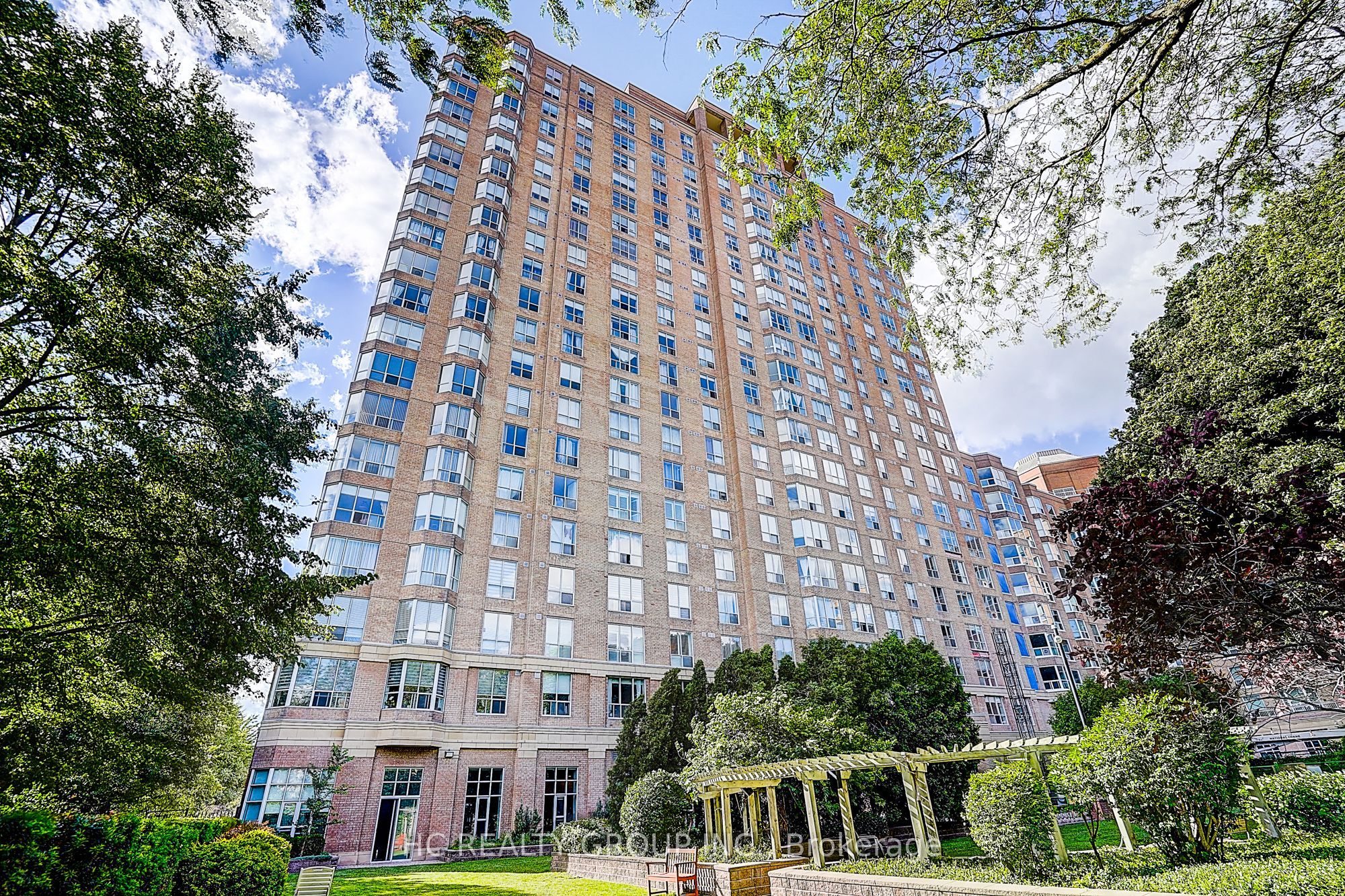 21 Overlea Boulevard 1602, Toronto, ON M4H 1P2