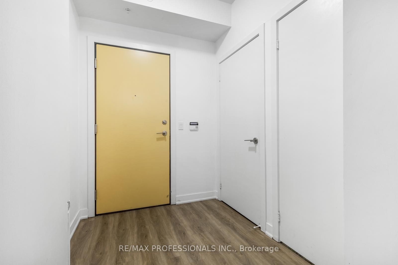 30 Nelson Street 325, Toronto, ON M5V 0H5 photo 3
