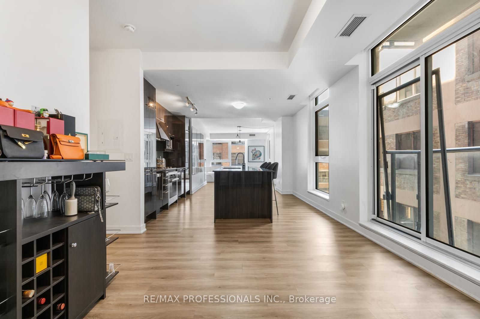 30 Nelson Street 325, Toronto, ON M5V 0H5 photo 4