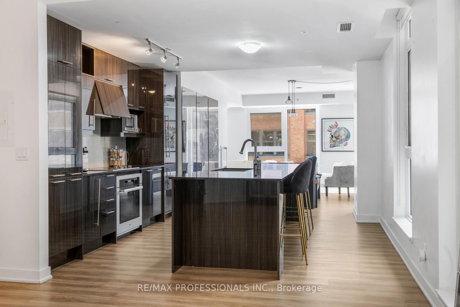 30 Nelson Street 325, Toronto, ON M5V 0H5 photo 5