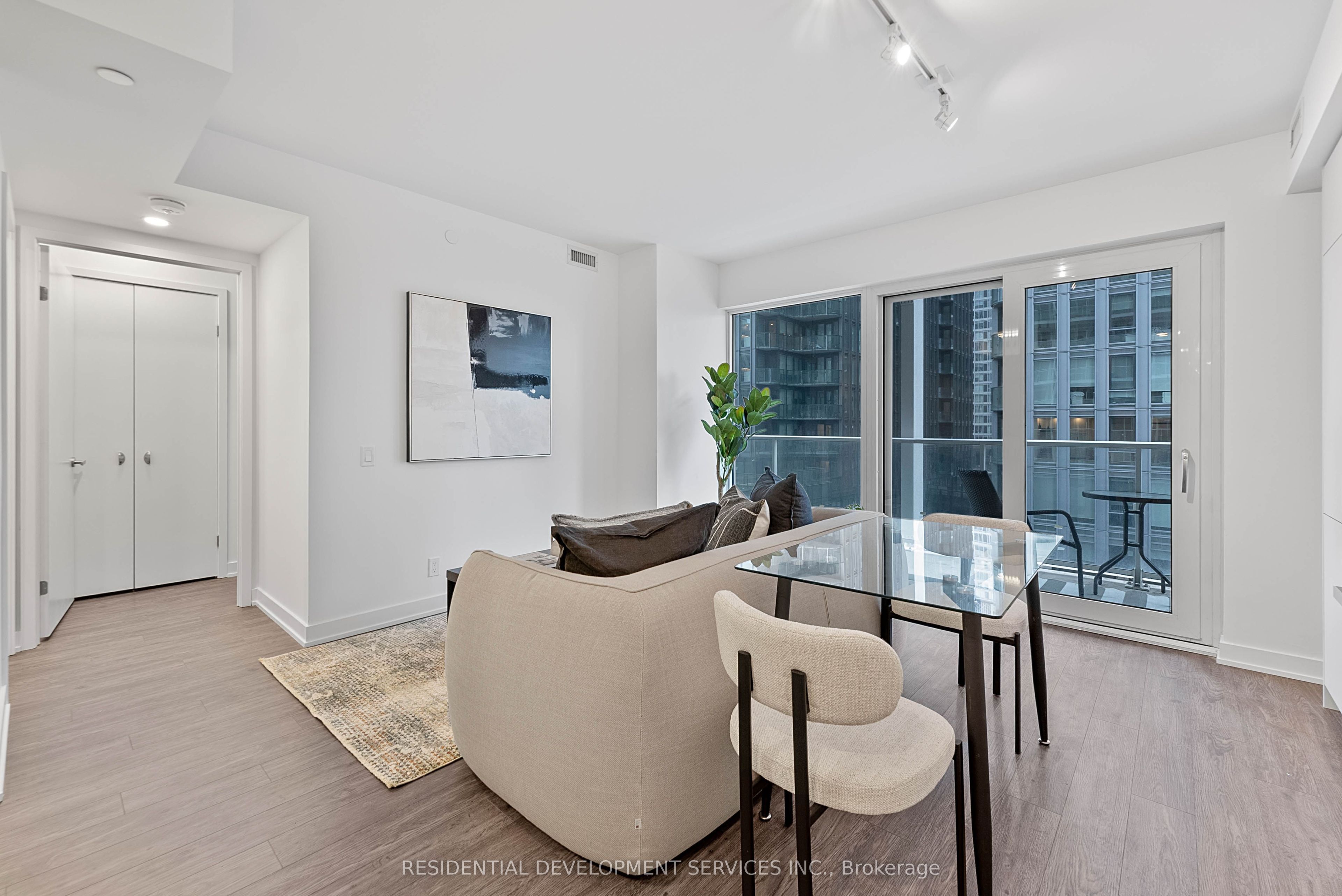 88 Queen Street 901, Toronto, ON M5C 0B6 photo 4
