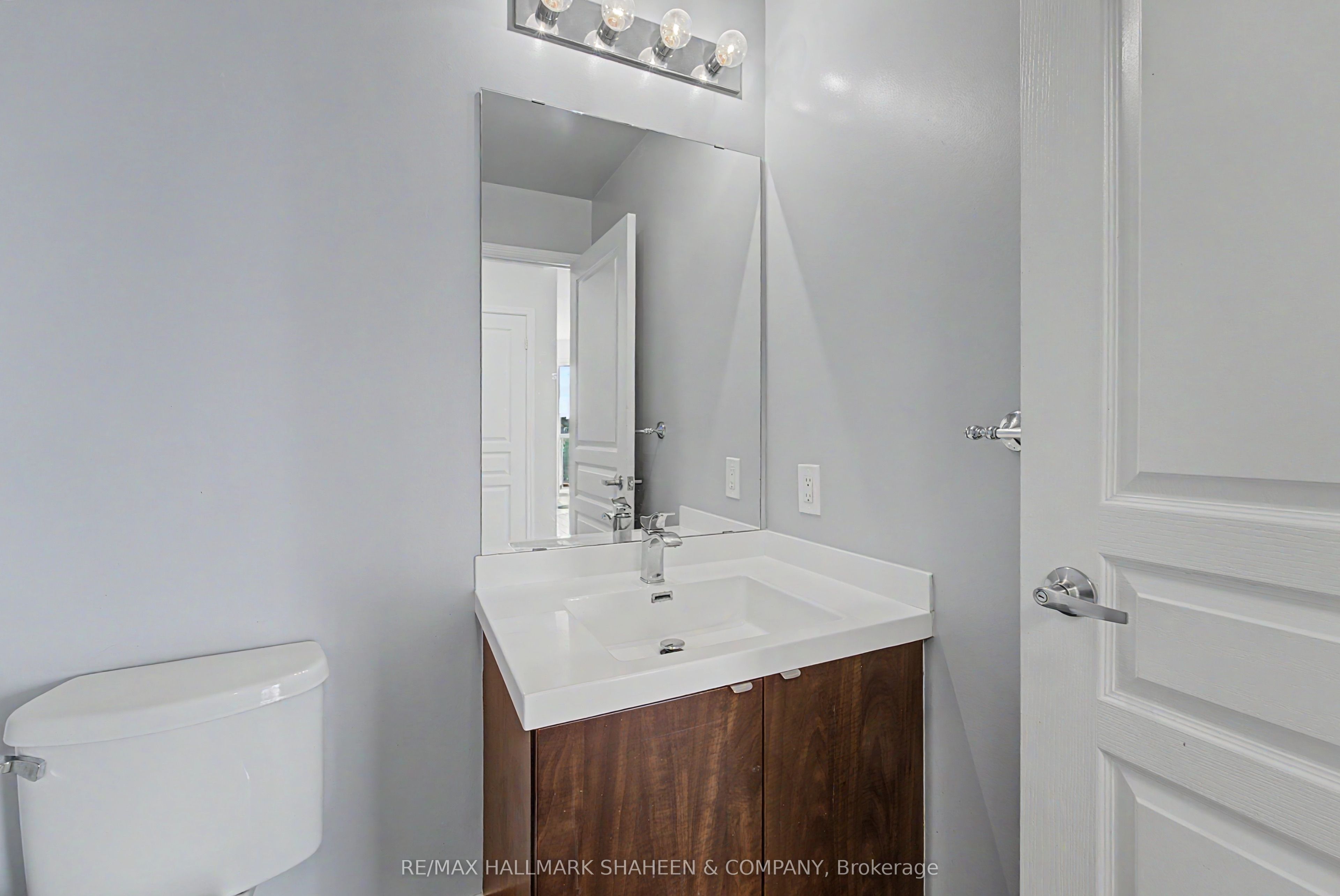 352 Front Street W 1815, Toronto, ON M5V 1B5 photo 4