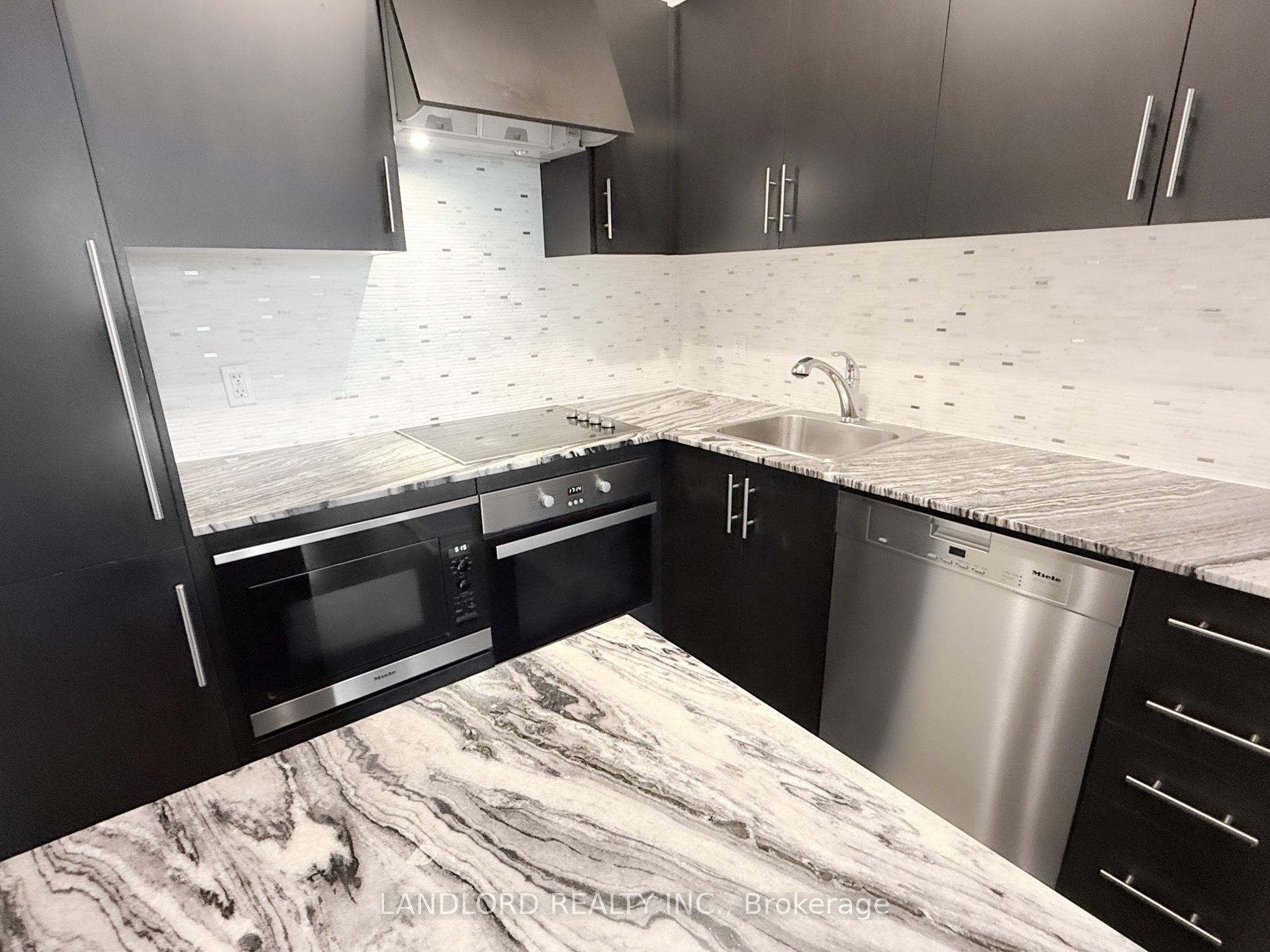 23 Glebe Road W 521, Toronto, ON M5P 0A1 photo 4