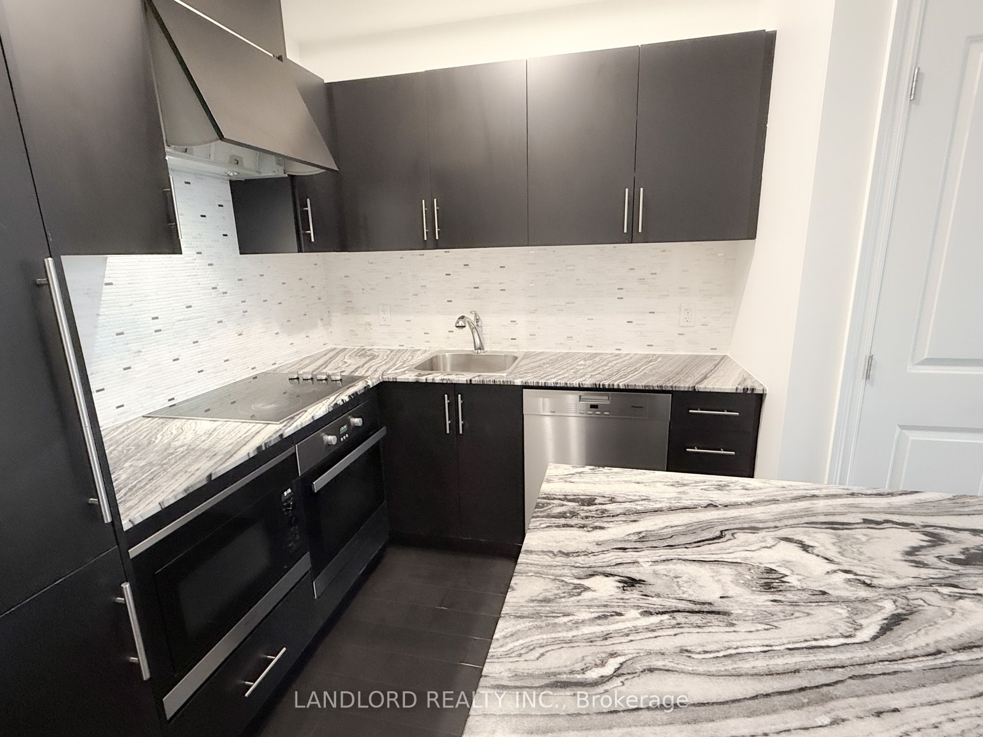 23 Glebe Road W 521, Toronto, ON M5P 0A1 photo 5
