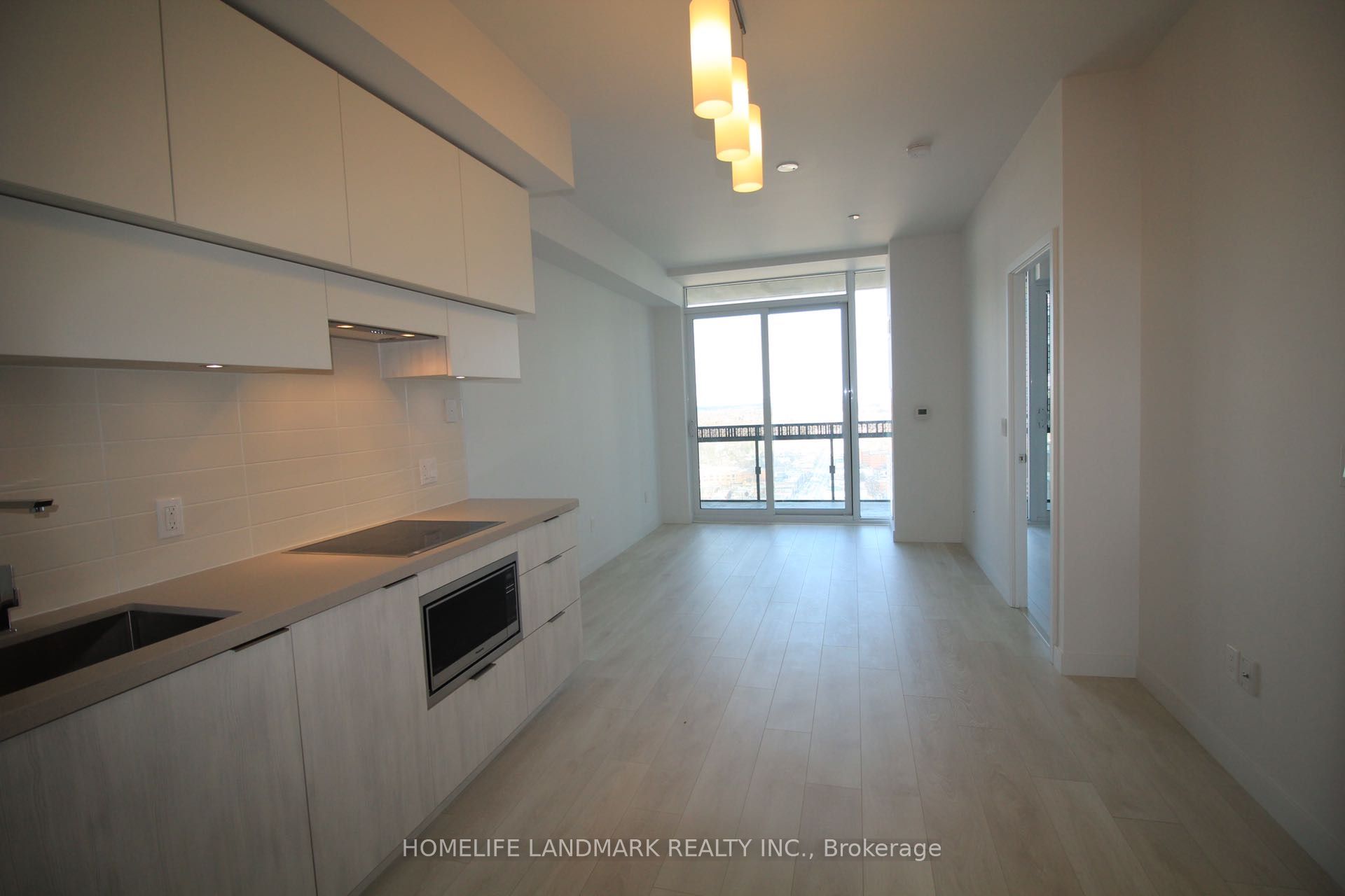 8 Eglinton Avenue E 2405, Toronto, ON M4P 0C1 photo 2