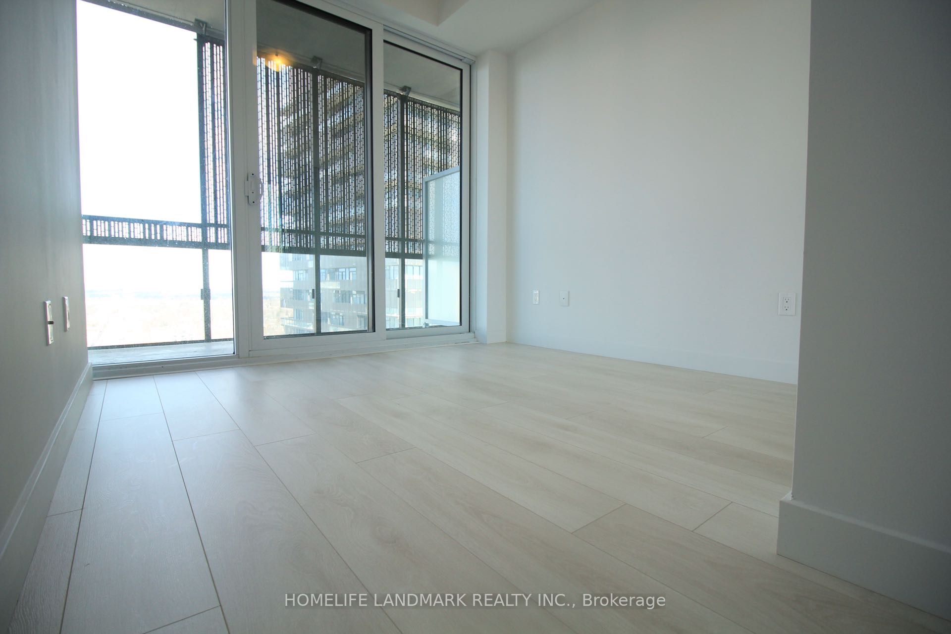 8 Eglinton Avenue E 2405, Toronto, ON M4P 0C1 photo 4