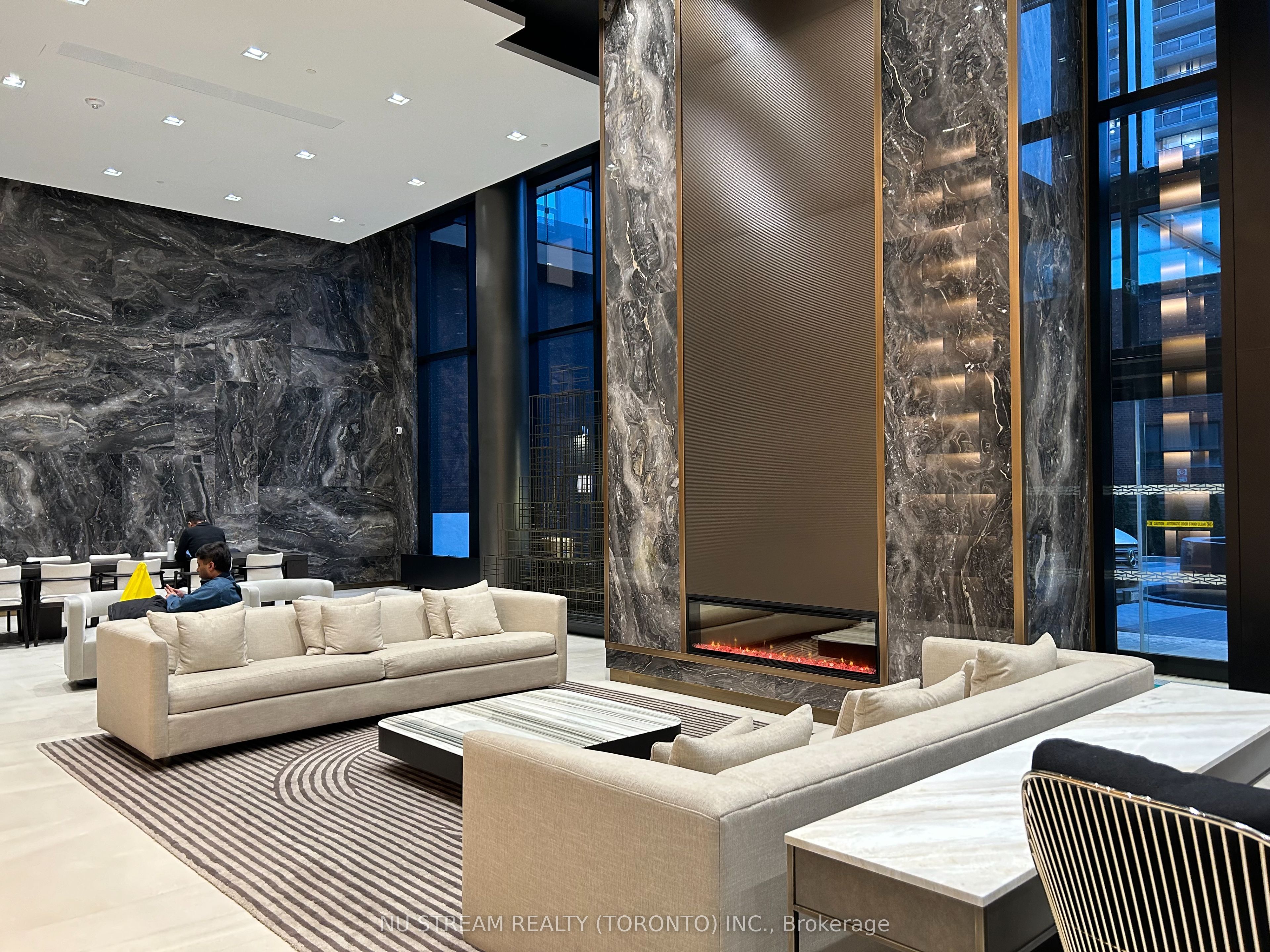 127 Broadway Avenue 2907, Toronto, ON M4P 1V4 photo 4