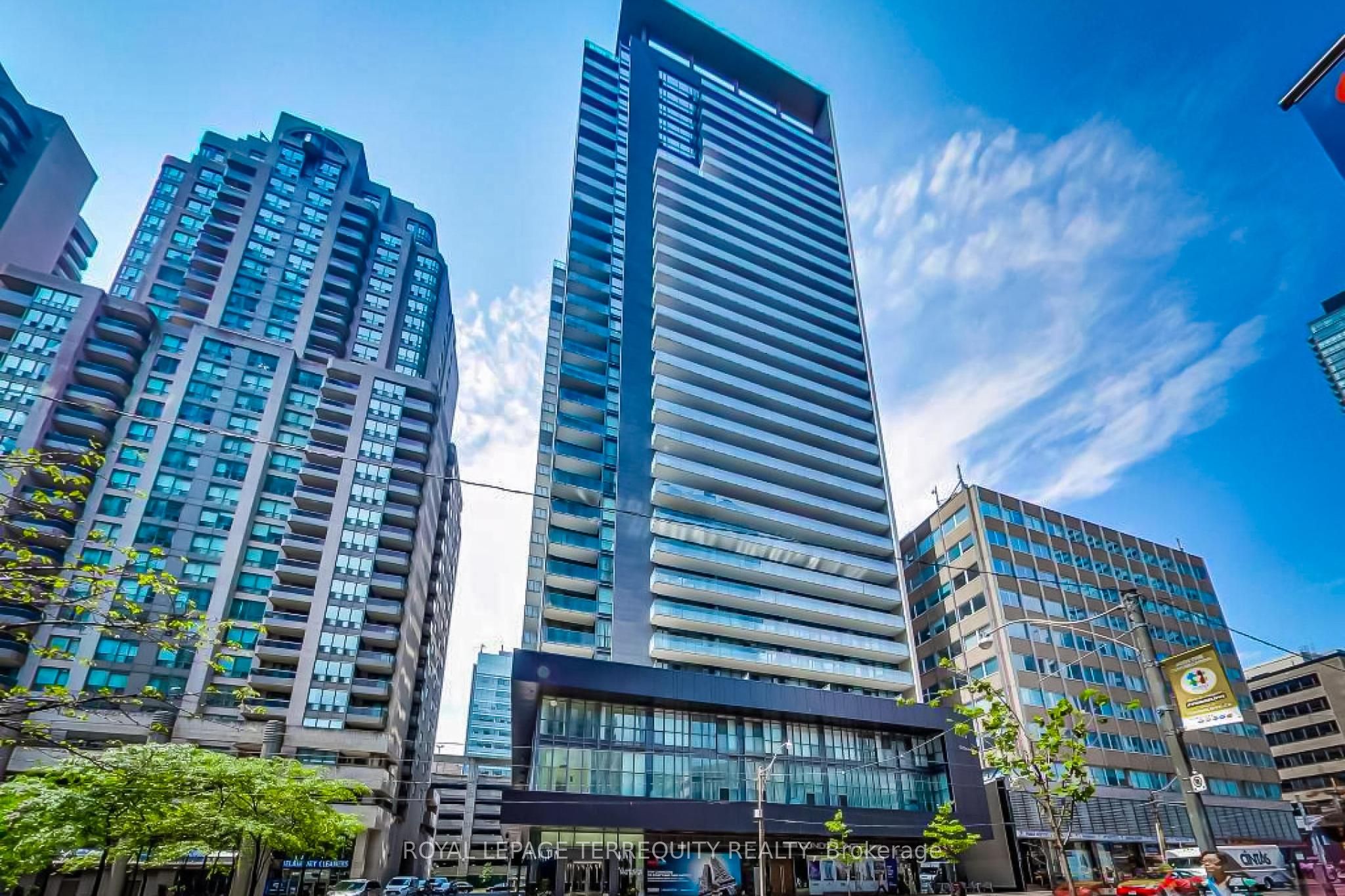 770 Bay Street 2412, Toronto, ON M5G 0A6 photo 2