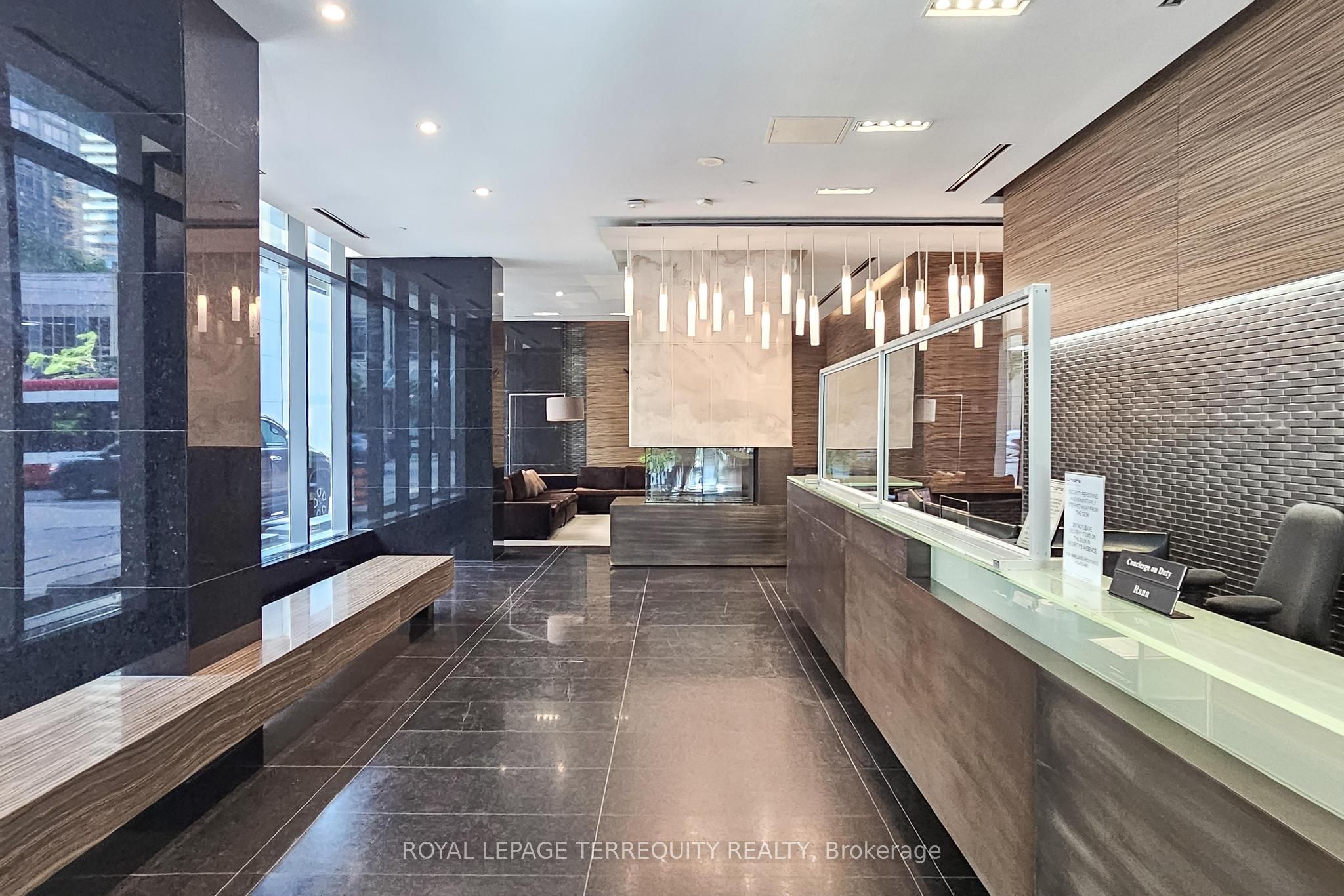 770 Bay Street 2412, Toronto, ON M5G 0A6 photo 3