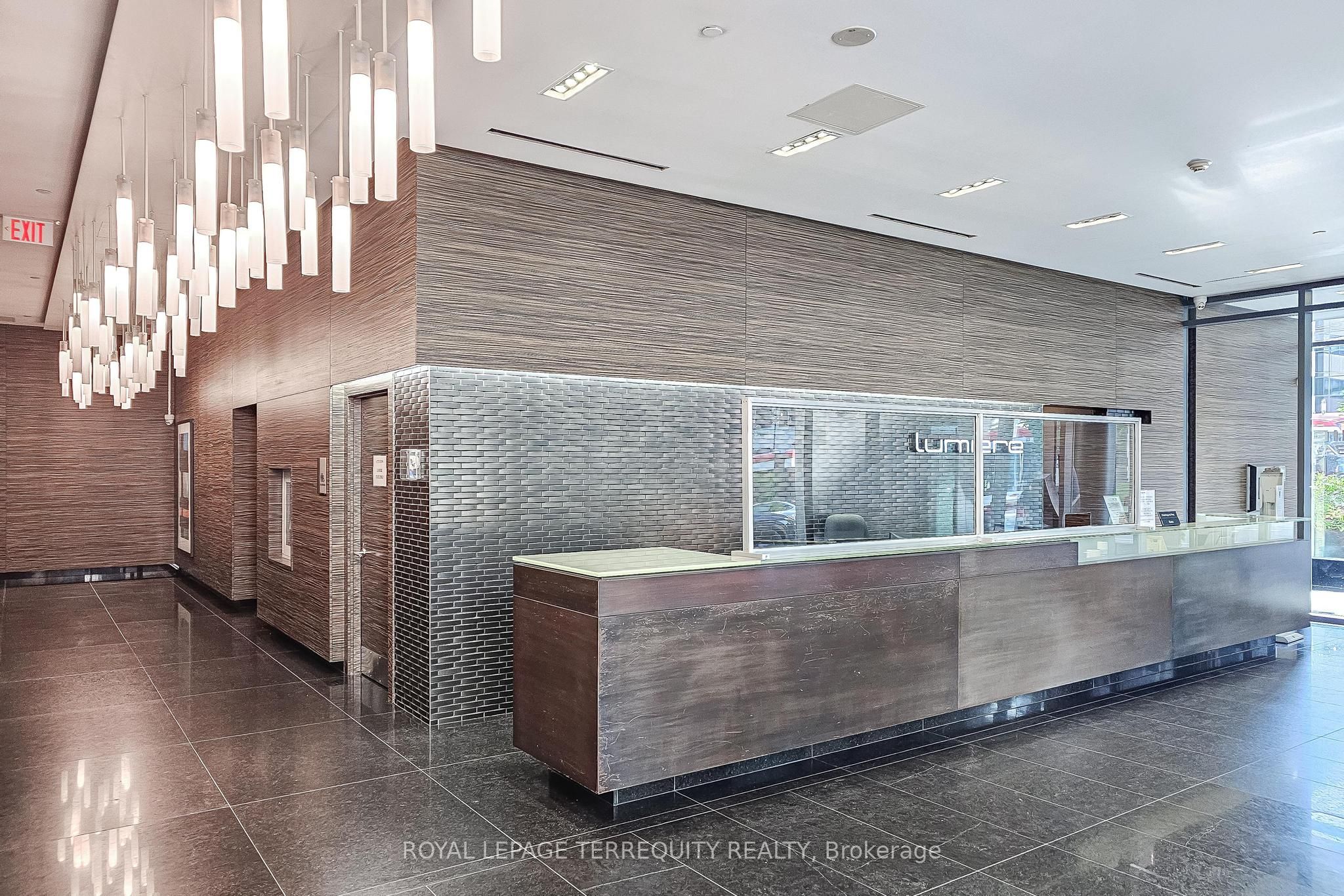 770 Bay Street 2412, Toronto, ON M5G 0A6 photo 4