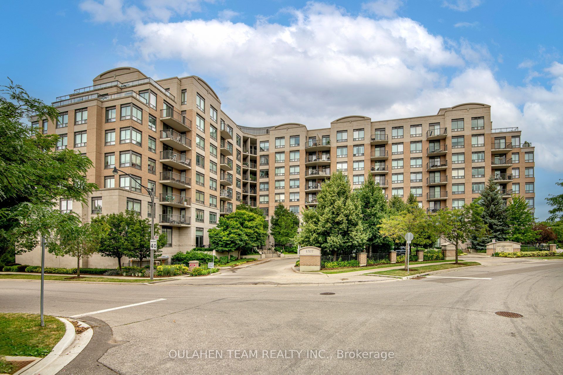 16 Dallimore Circle 212, Toronto, ON M3C 4C4