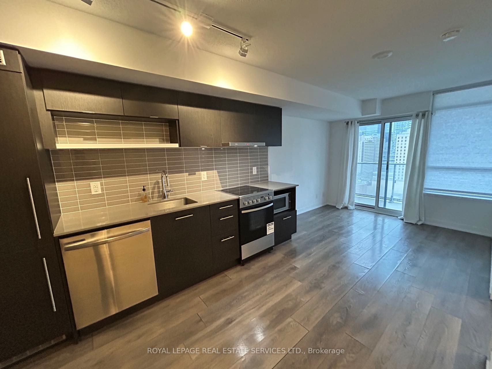 365 Church Street 1913, Toronto, ON M5B 0B5 photo 4