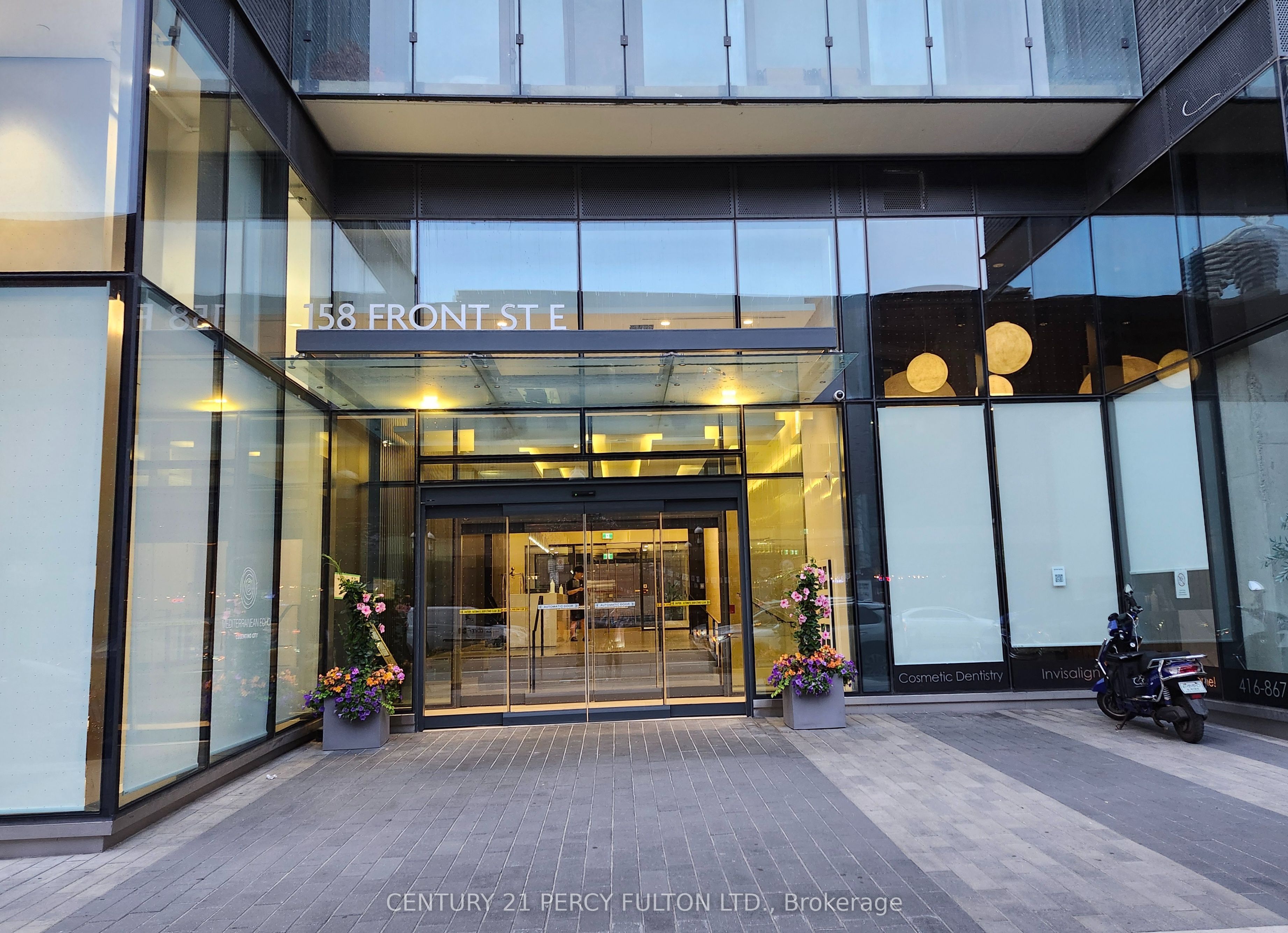 158 E Front Street E 1014, Toronto, ON M5A 0K9 photo 3