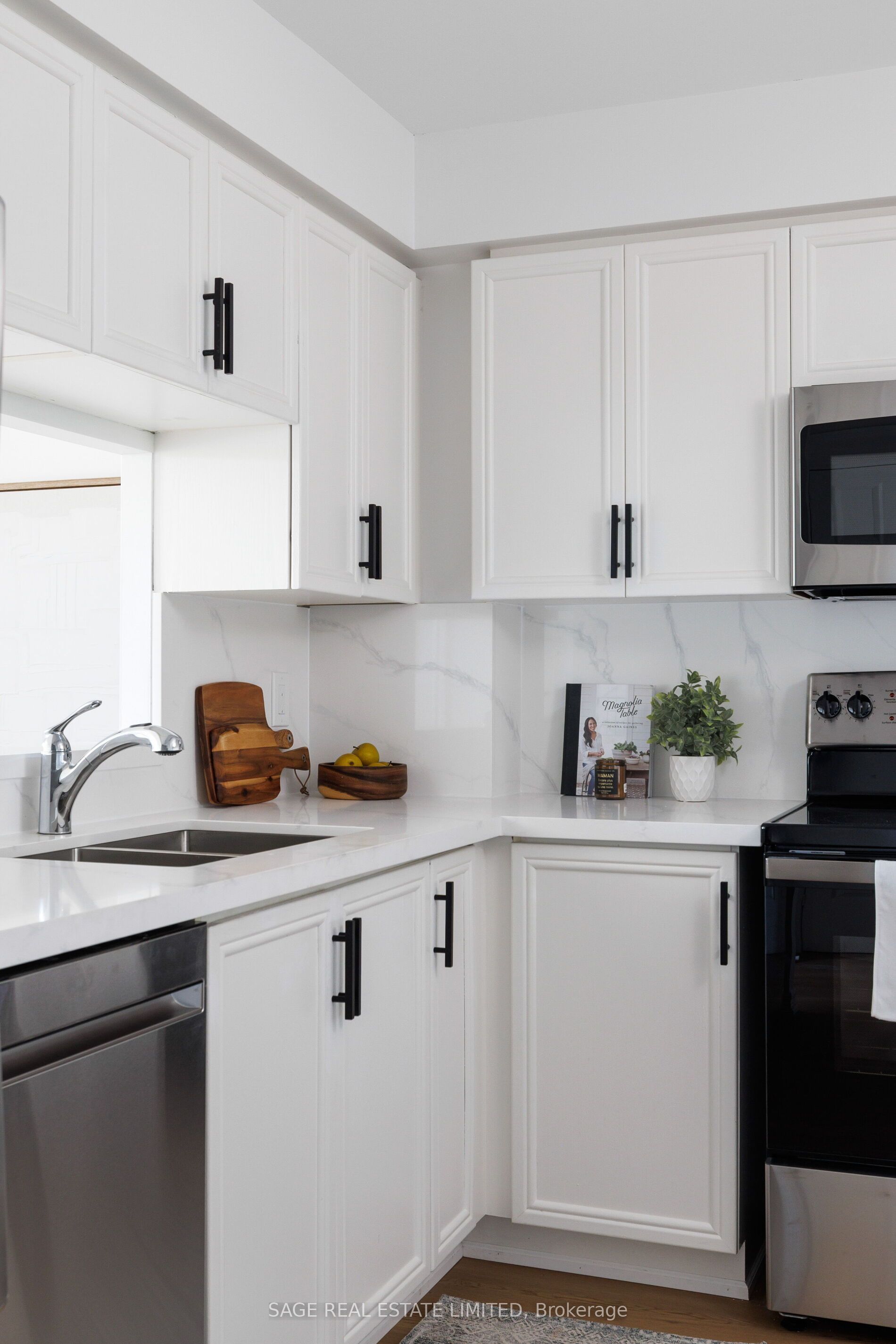 1700 Eglinton Avenue E 205, Toronto, ON M4A 2X4 photo 4