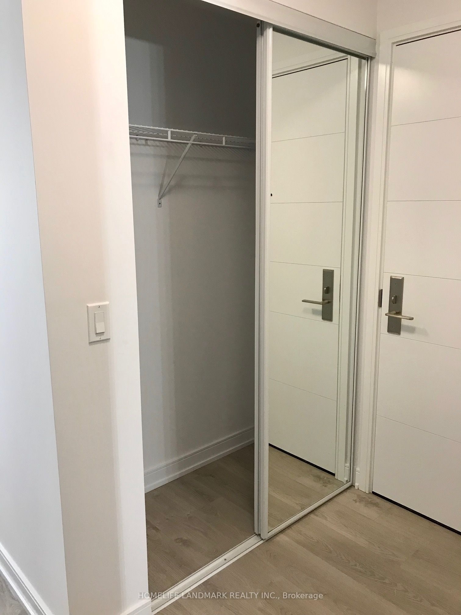 50 WELLESLEY E Street 4007, Toronto, ON M4Y 1G2 photo 3