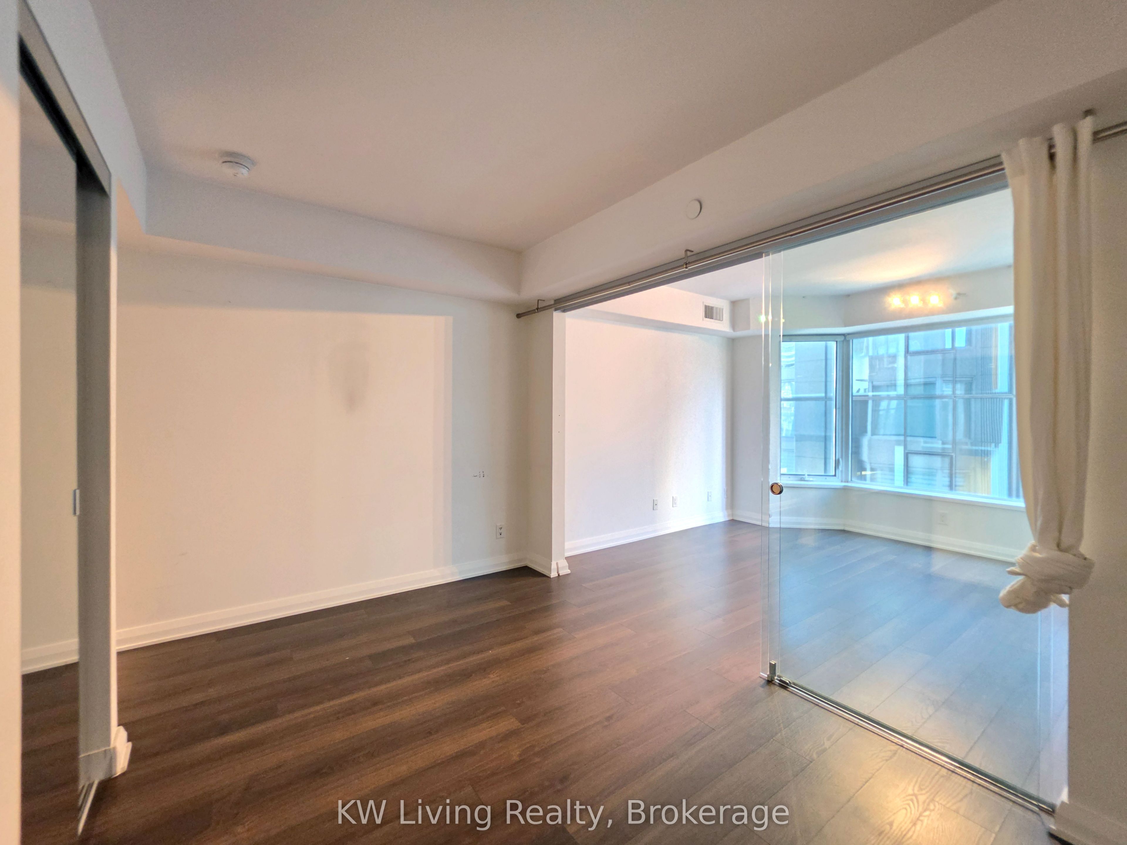155 Yorkville Avenue 905, Toronto, ON M5R 0B4 photo 2