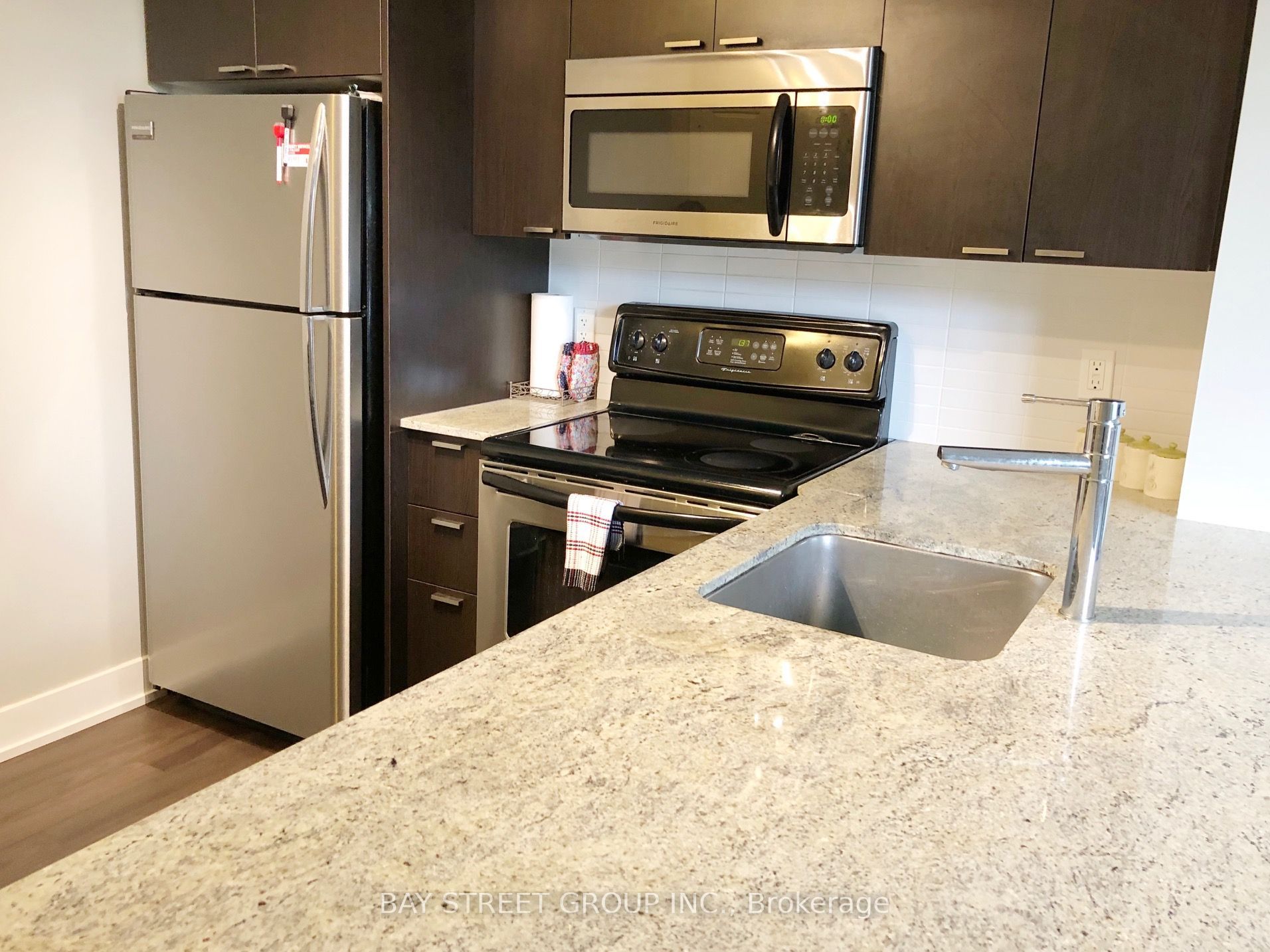 23 Sheppard Avenue E 304, Toronto, ON M2N 0C8 photo 5