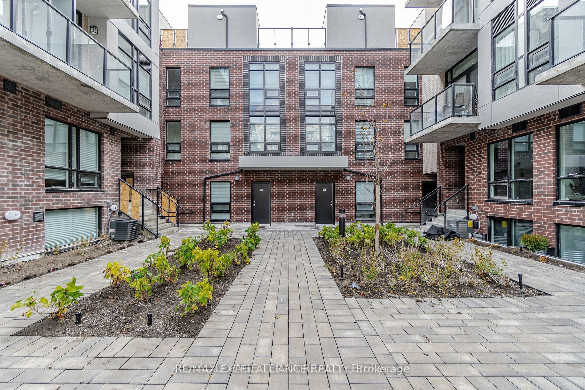 851 Sheppard Ave W Avenue 22, Toronto, ON M3H 2T5 photo 2