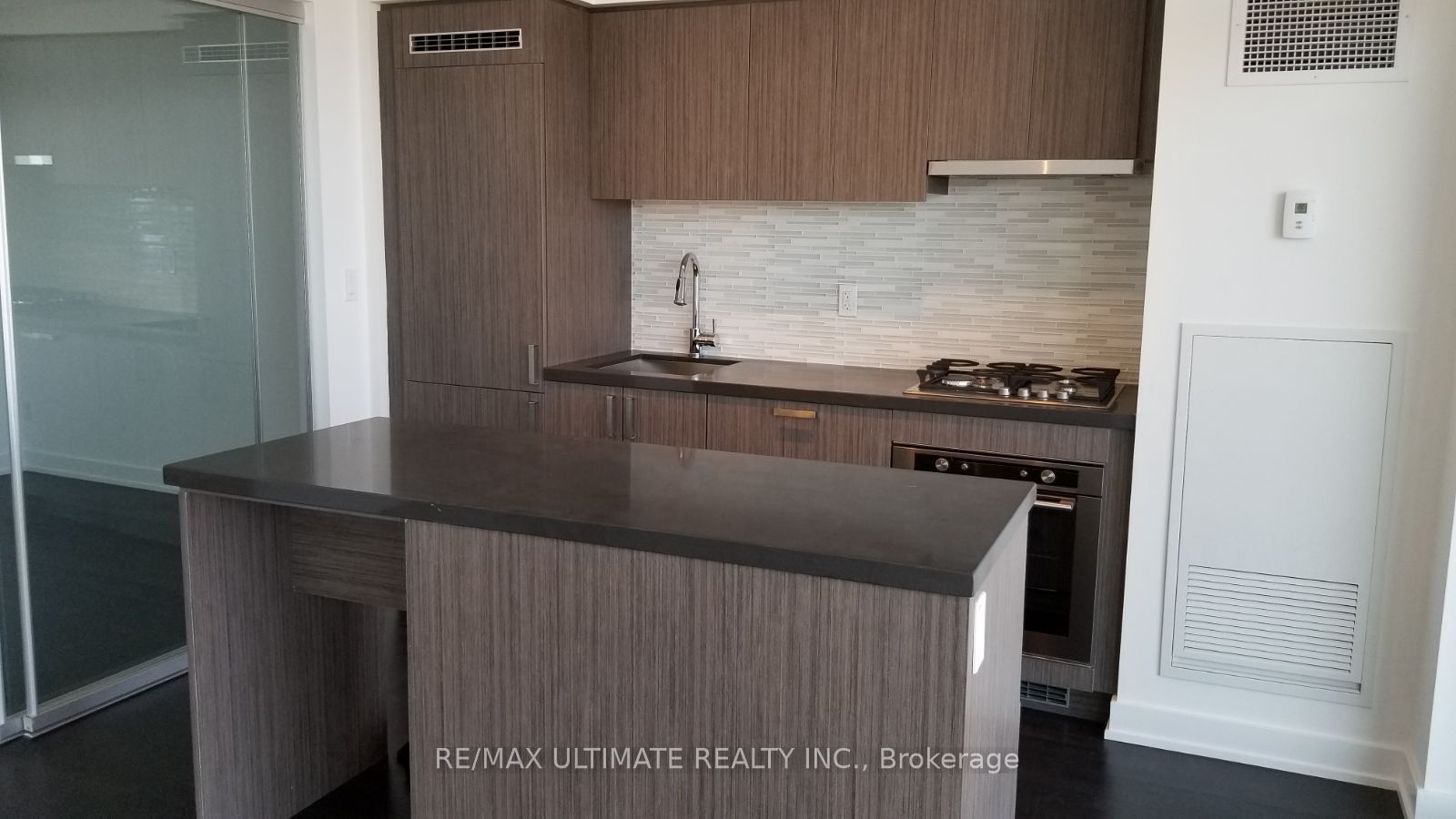 501 St Clair Avenue W 1803, Toronto, ON M5P 0A2 photo 4