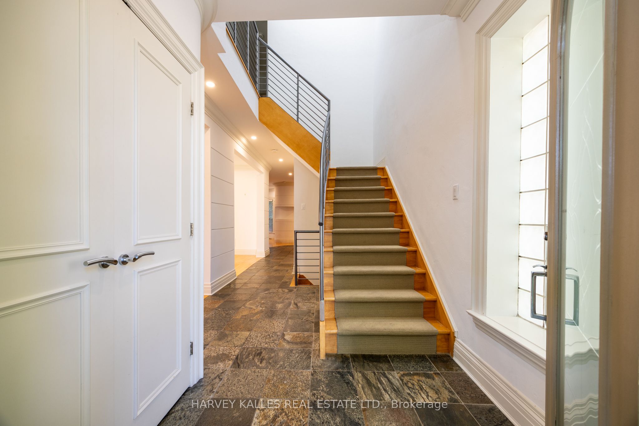 495 Deloraine Avenue, Toronto, ON M5M 2C1 photo 2
