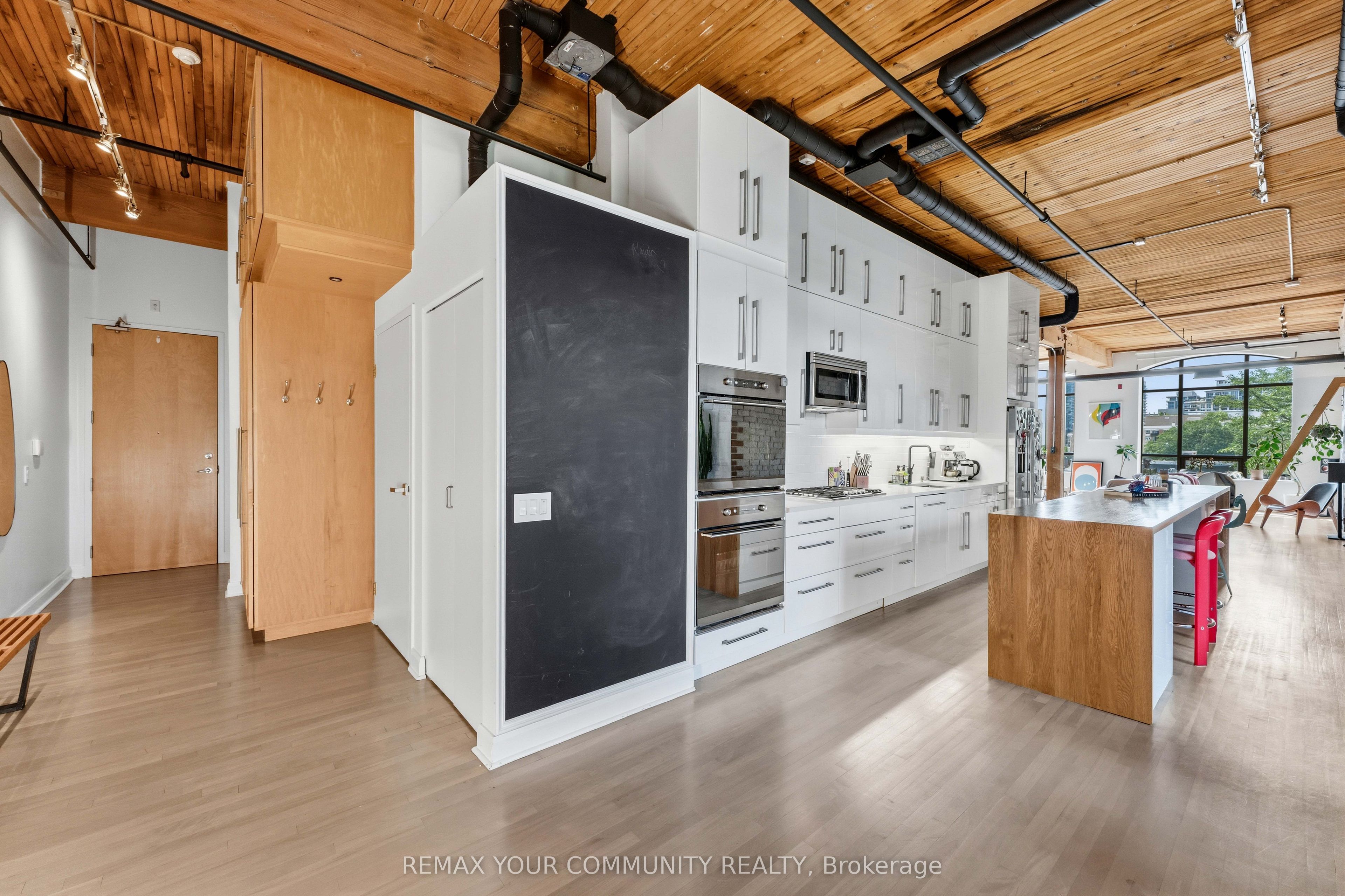 993 Queen Street W 301, Toronto, ON M6J 1H2 photo 3