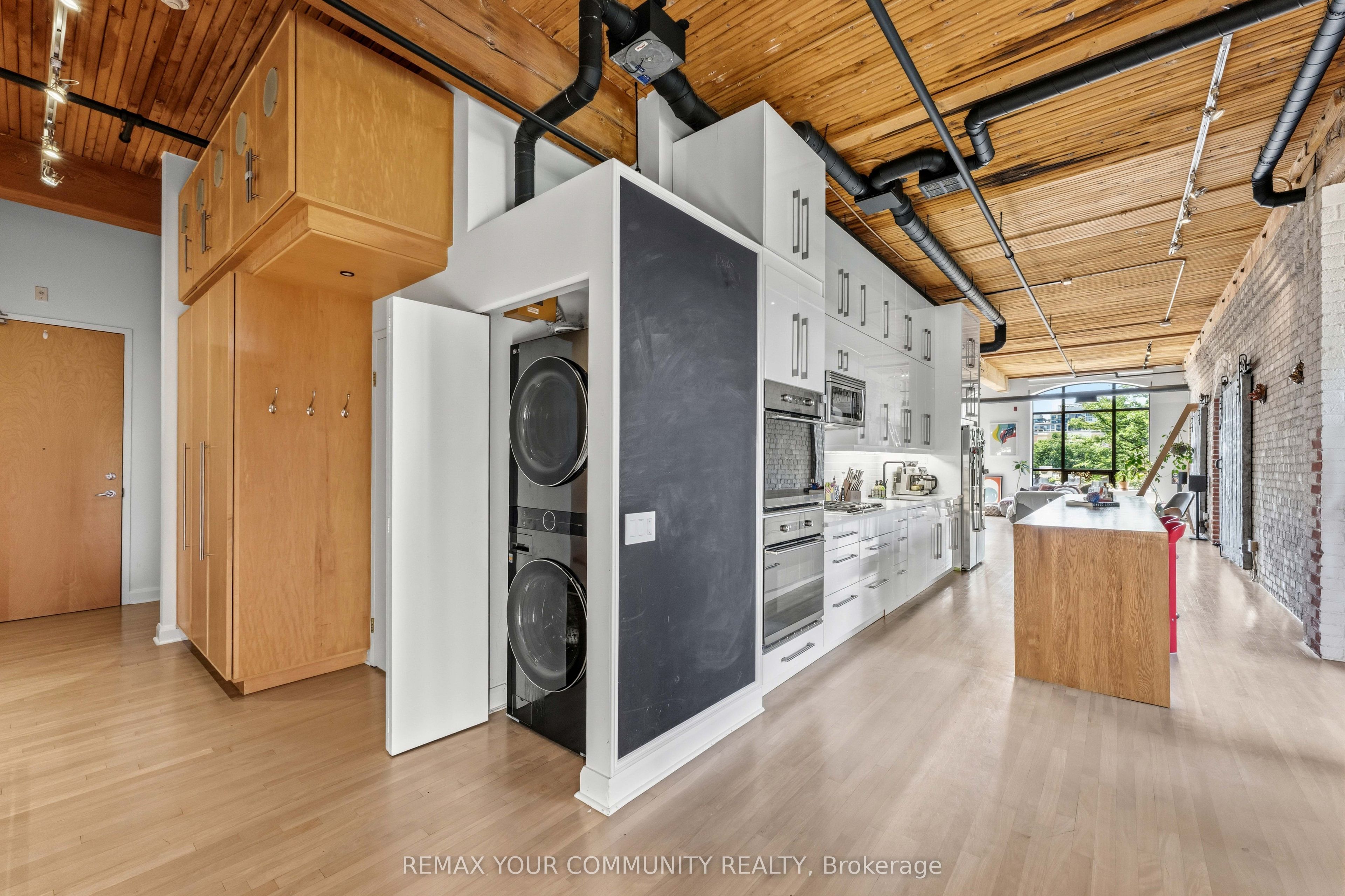 993 Queen Street W 301, Toronto, ON M6J 1H2 photo 4