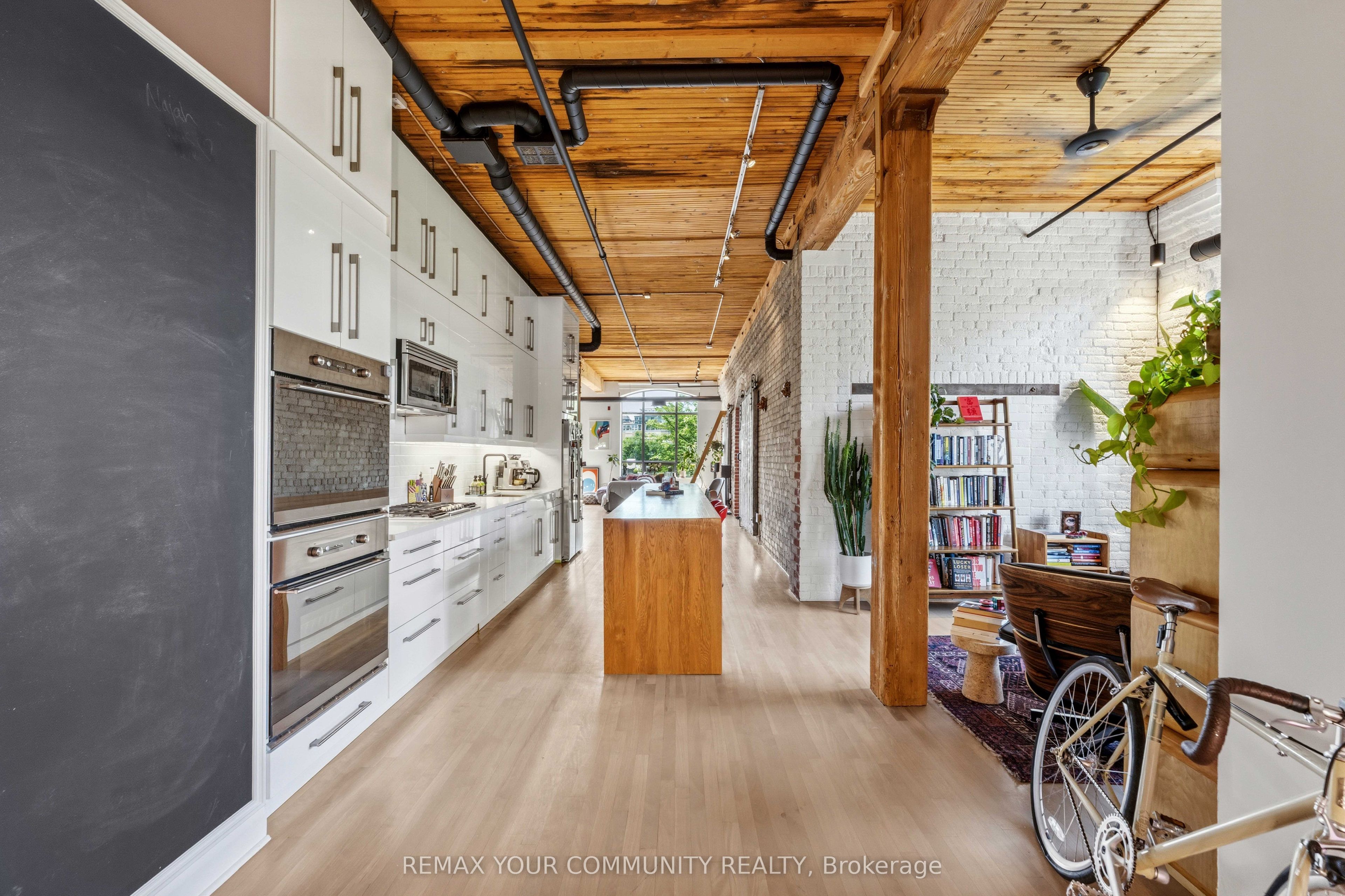 993 Queen Street W 301, Toronto, ON M6J 1H2 photo 5
