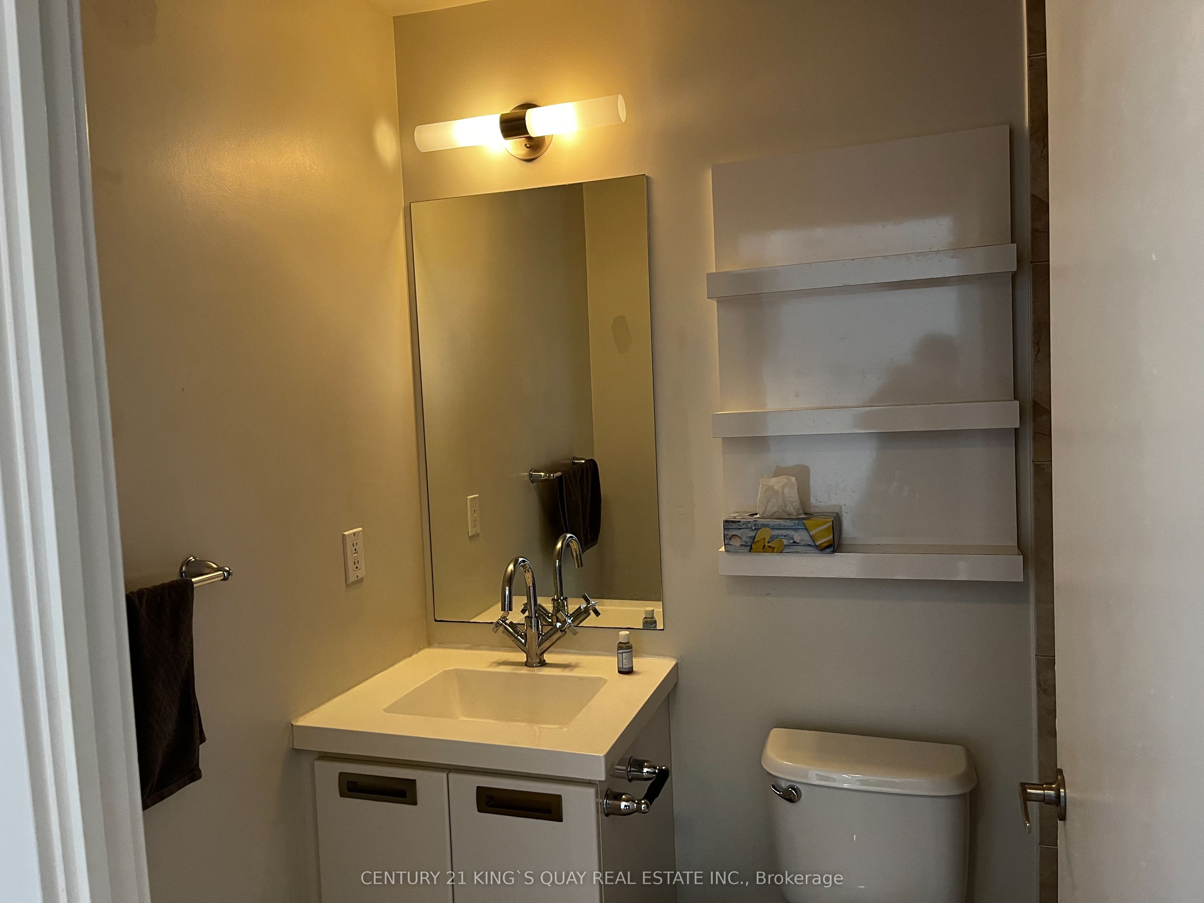 90 Stadium Road 607, Toronto, ON M5V 3W5 photo 5