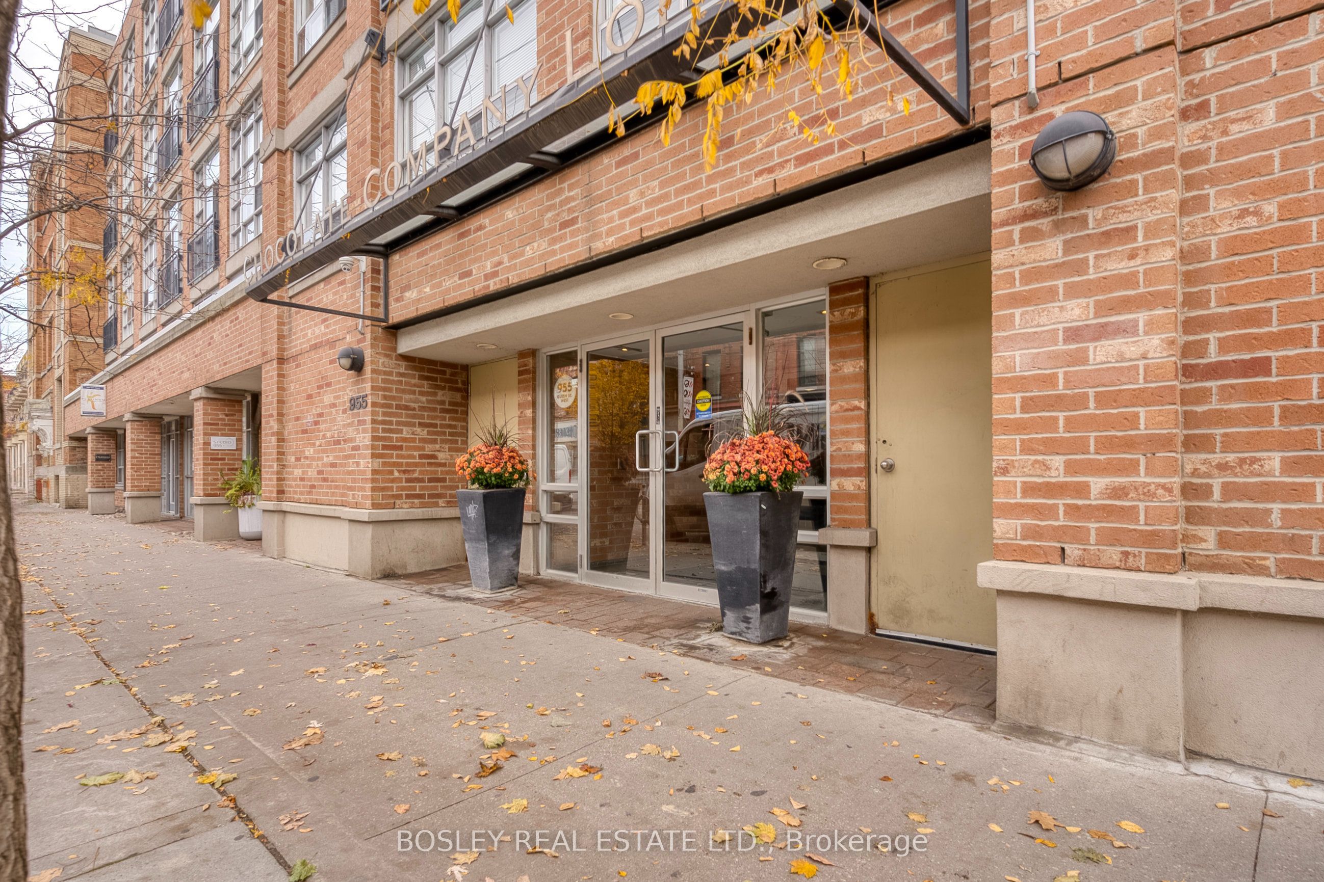 955 Queen Street W 311, Toronto, ON M6J 1G9 photo 3
