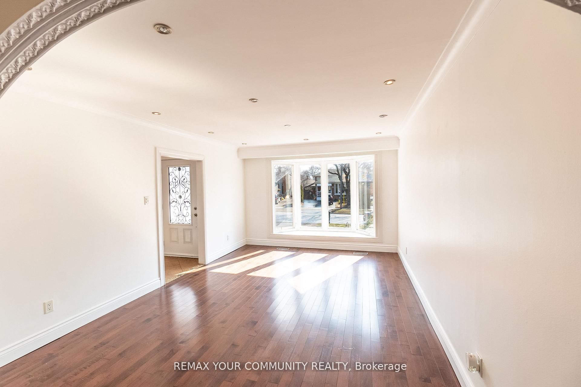 32 Marbury Crescent, Toronto, ON M3A 2G2 photo 5