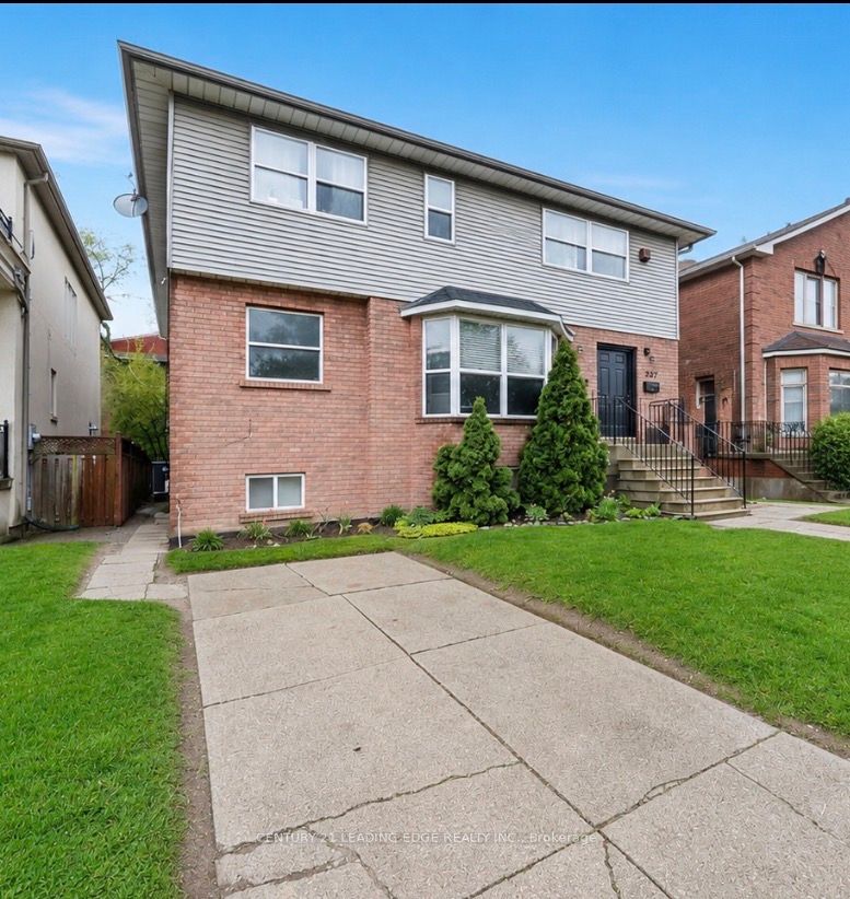 527 Glengarry Avenue, Toronto, ON M5M 1G2 photo 2