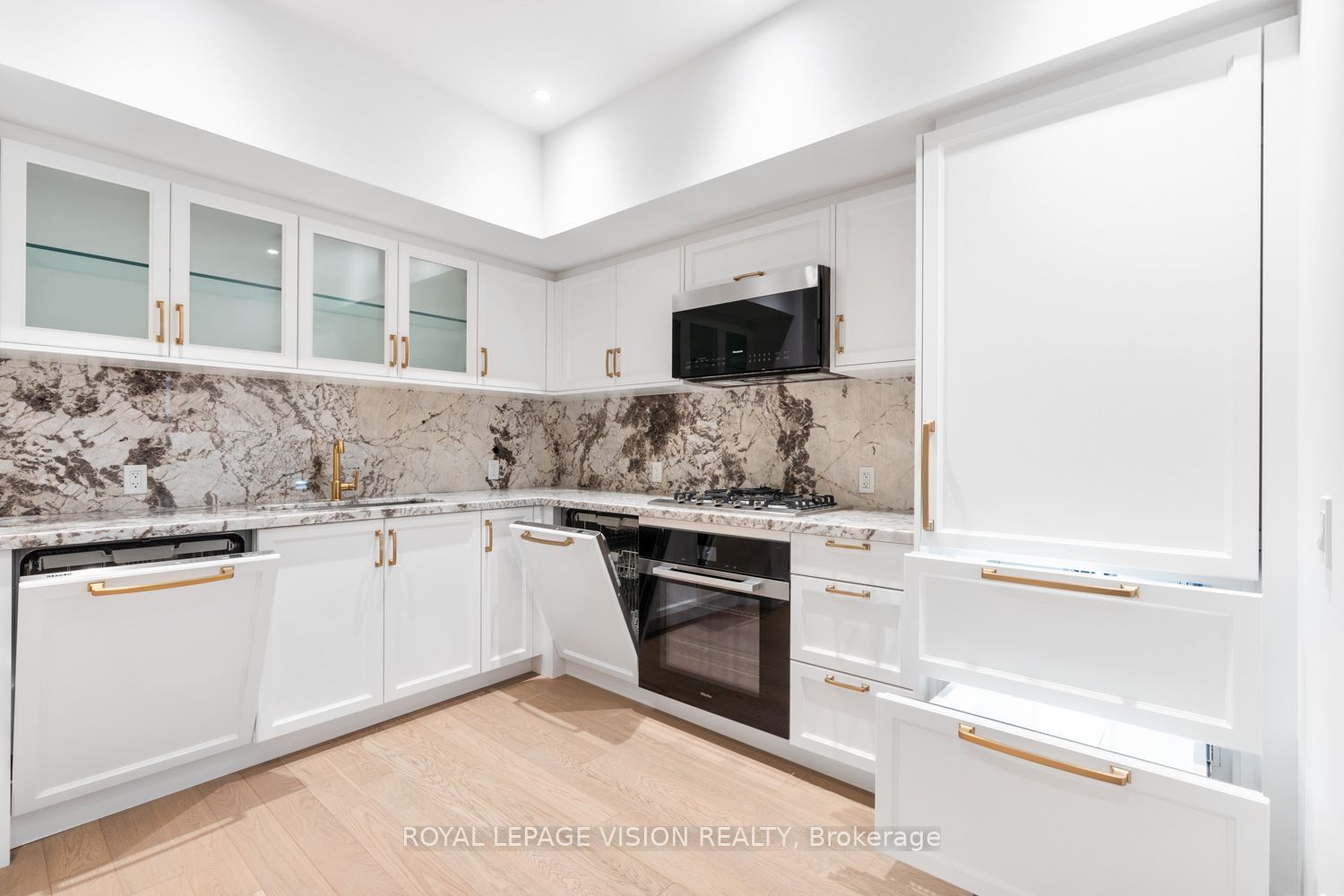 505 W Glencairn Avenue 222, Toronto, ON M6B 0B2 photo 3