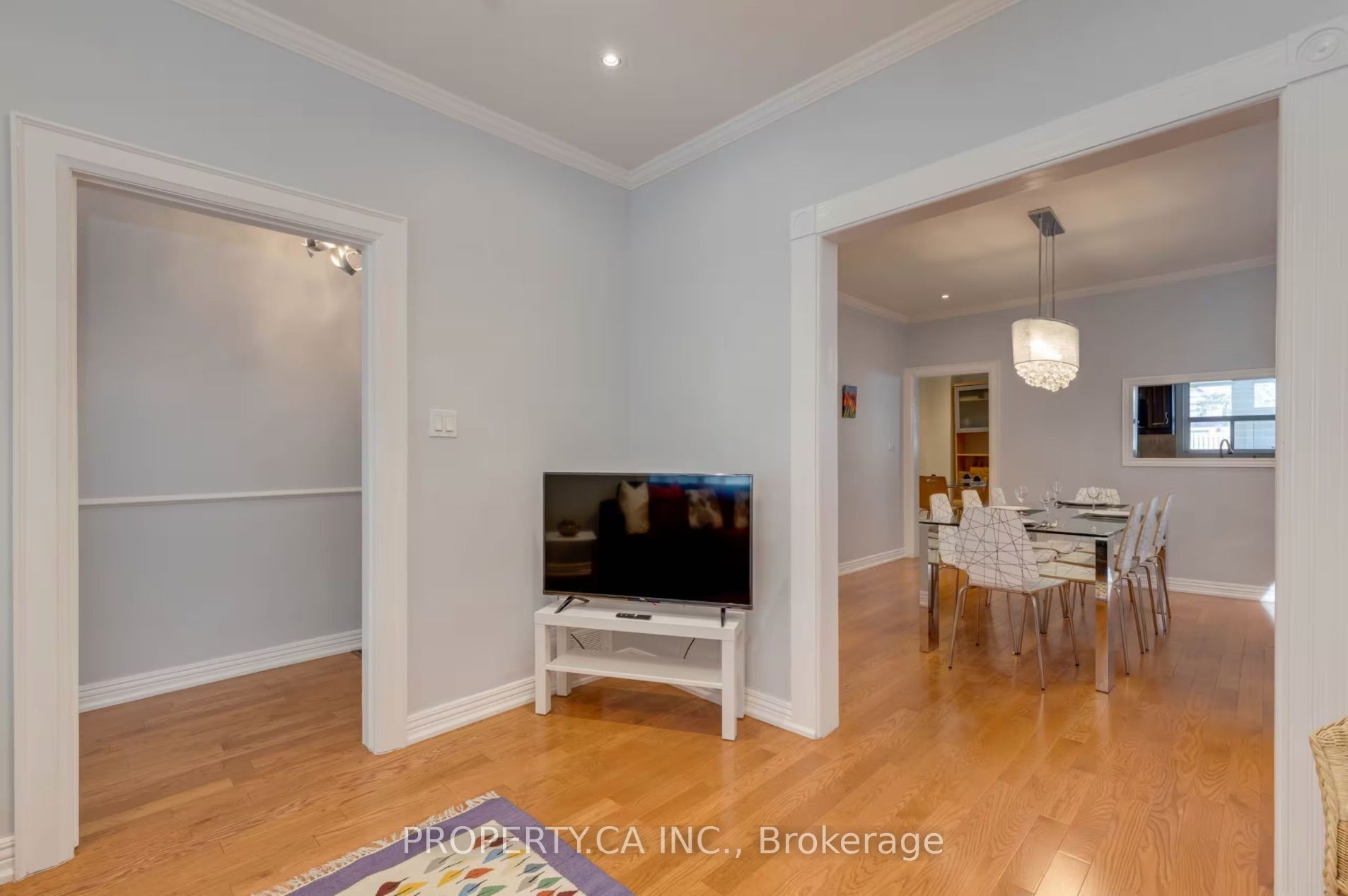 34 Ashbury Avenue, Toronto, ON M6V 1V7 photo 4