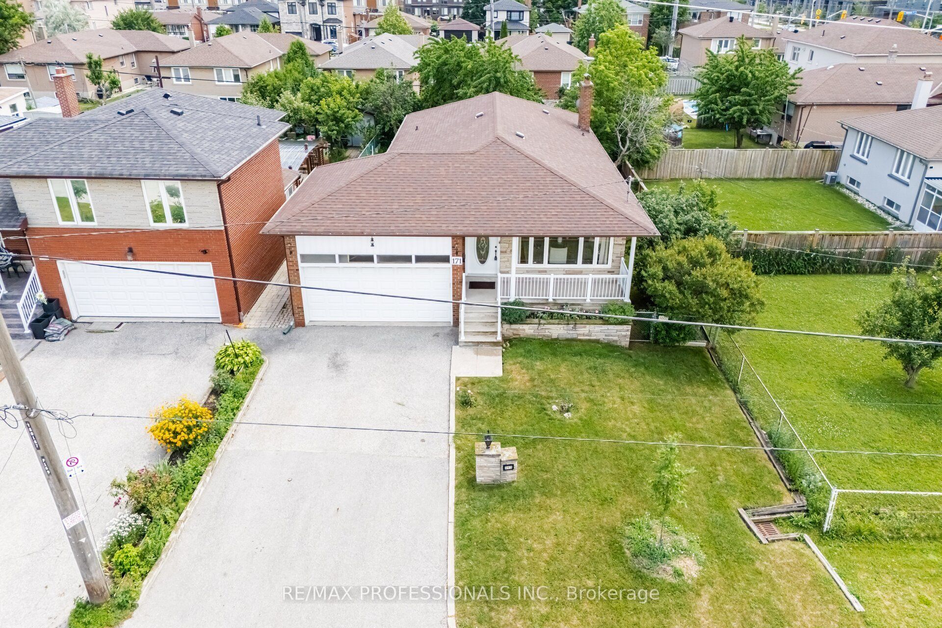 171 Regina Avenue, Toronto, ON M6A 1R9 photo 2