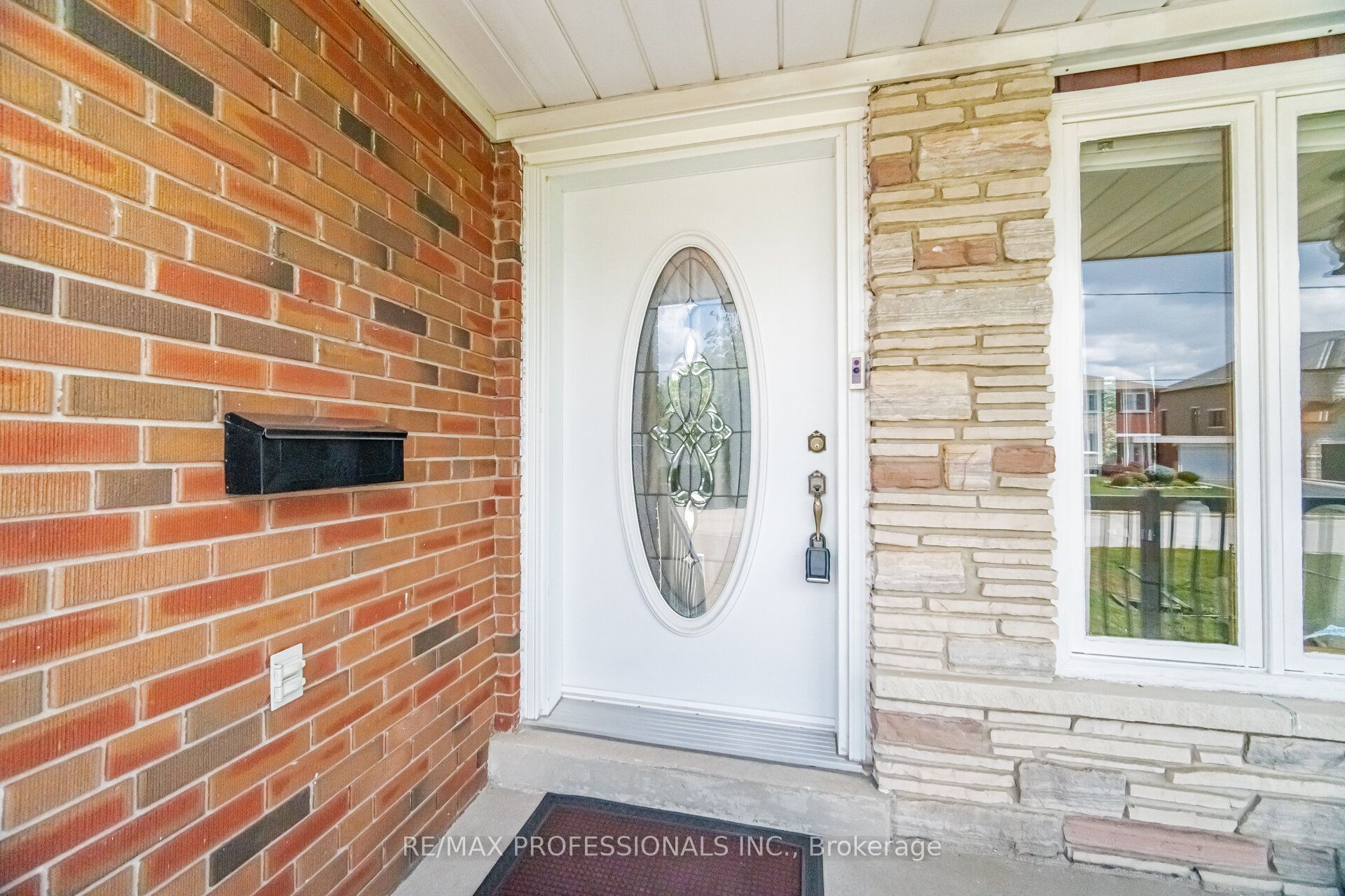 171 Regina Avenue, Toronto, ON M6A 1R9 photo 4