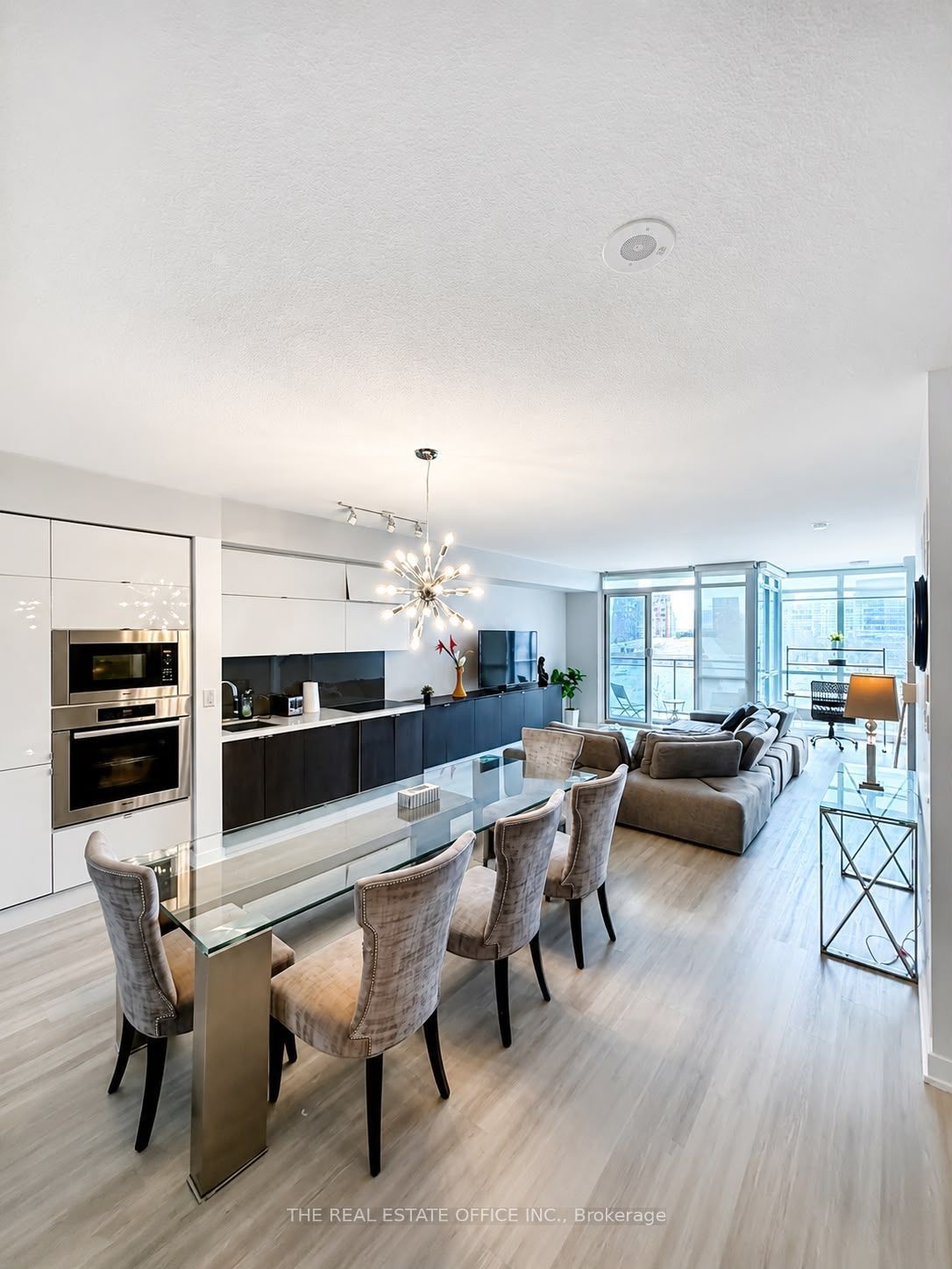 151 Dan Leckie Way 202, Toronto, ON M5V 4B2 photo 2
