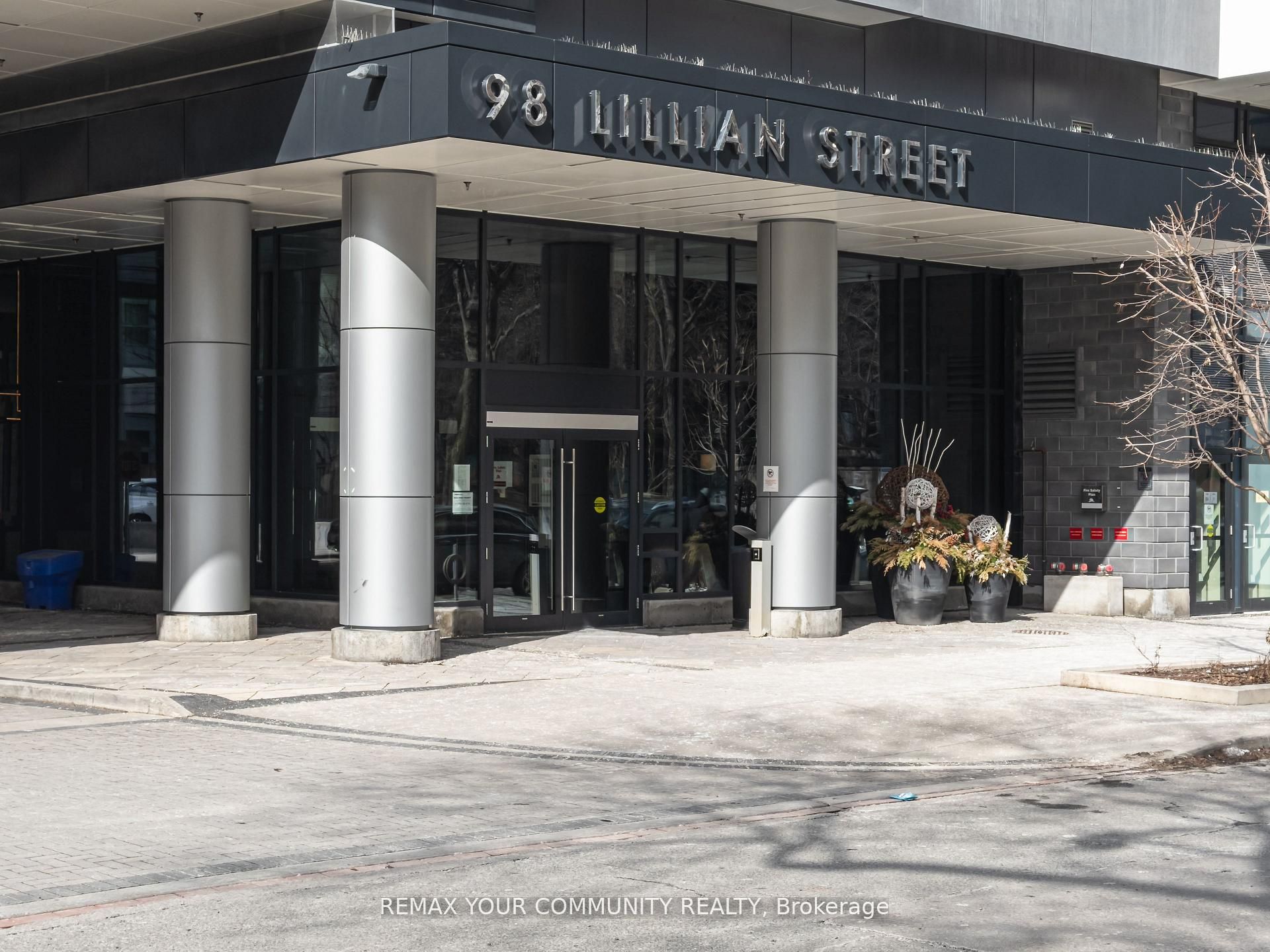 98 Lillian Street 724, Toronto, ON M4P 2Y3 photo 2