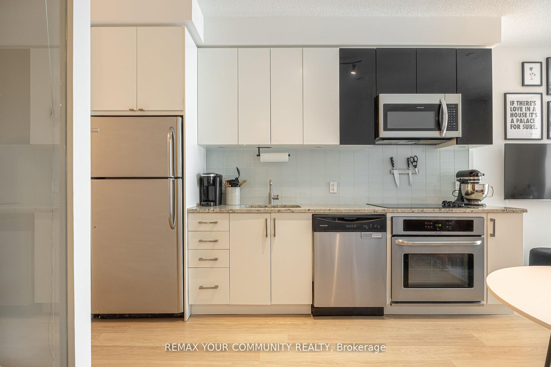 98 Lillian Street 724, Toronto, ON M4P 2Y3 photo 3
