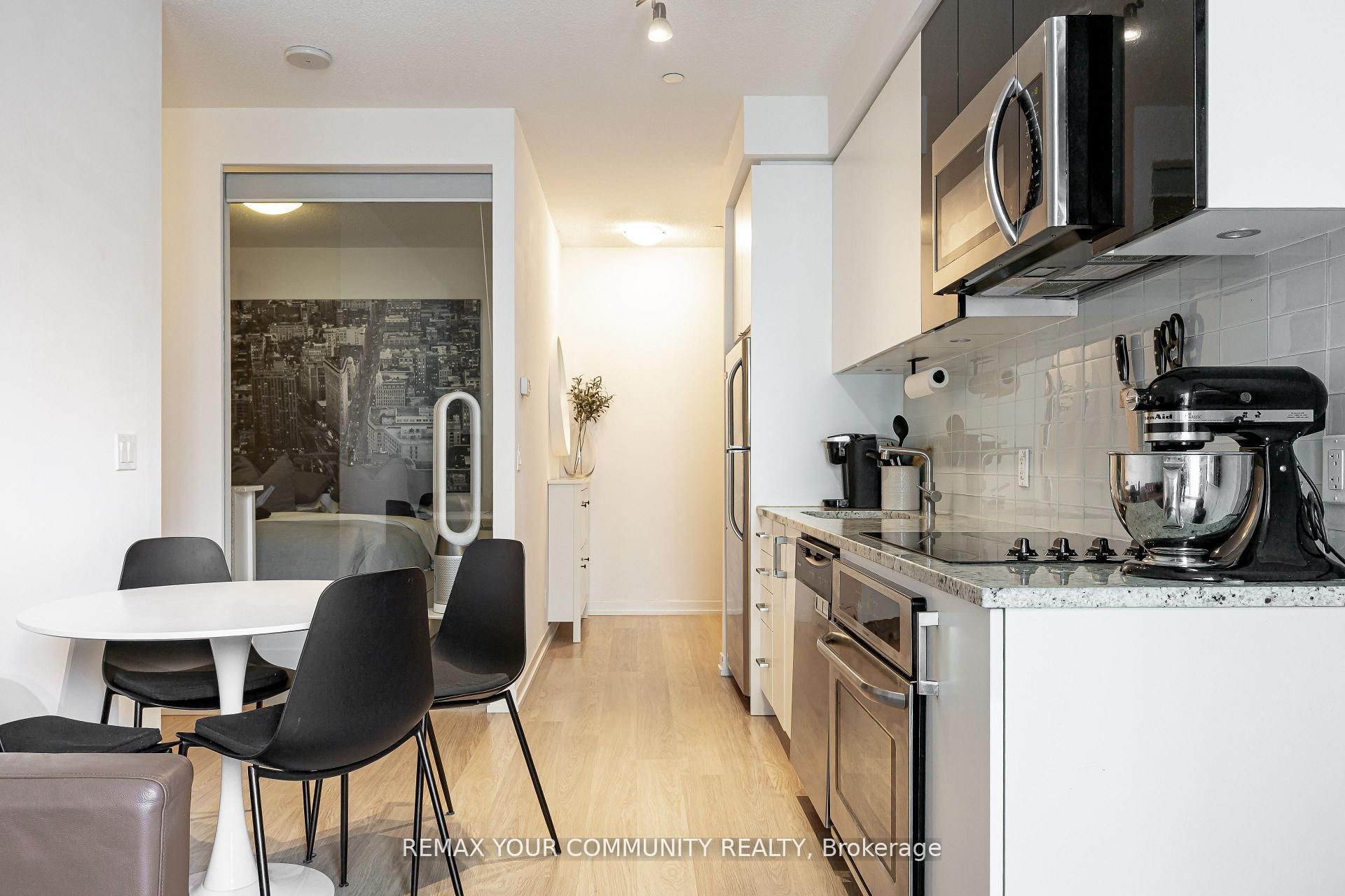 98 Lillian Street 724, Toronto, ON M4P 2Y3 photo 5