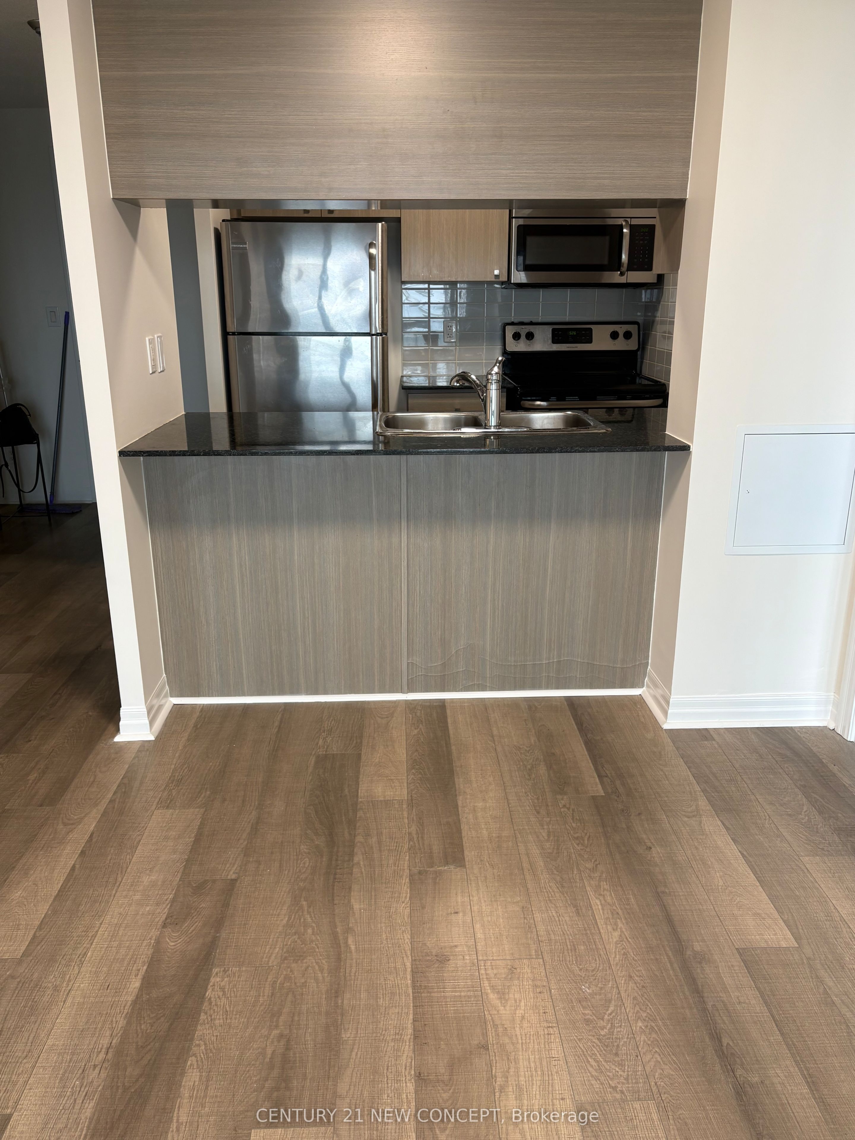 2015 Sheppard Avenue 2302, Toronto, ON M2J 1W6 photo 2
