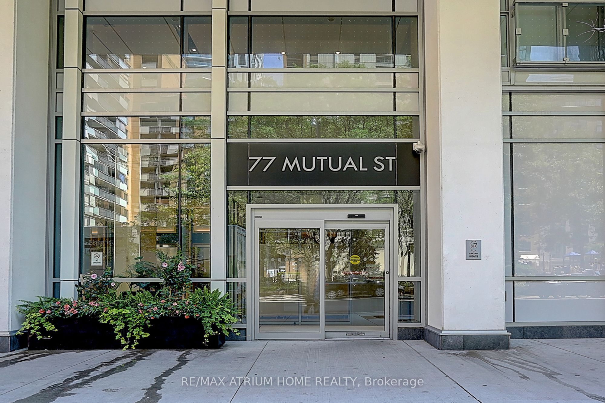 77 Mutual Street 806, Toronto, ON M5B 2A9