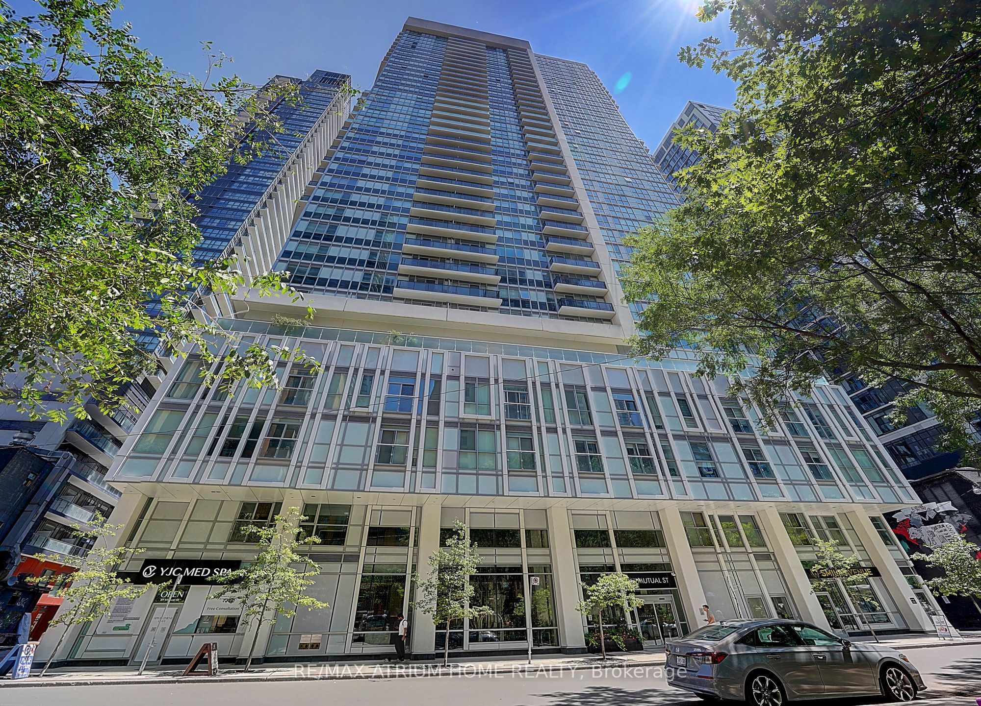 77 Mutual Street 806, Toronto, ON M5B 2A9 photo 2